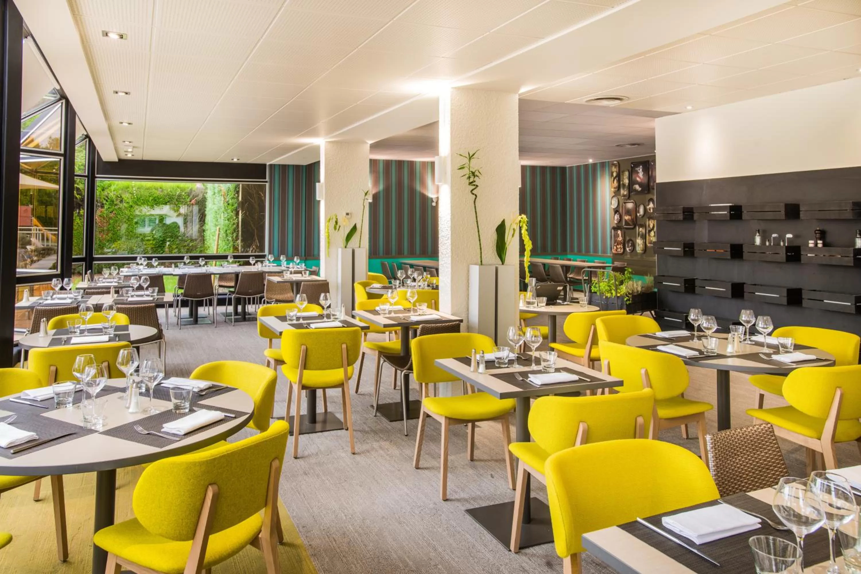 Restaurant/places to eat in ibis Styles Tours Sud