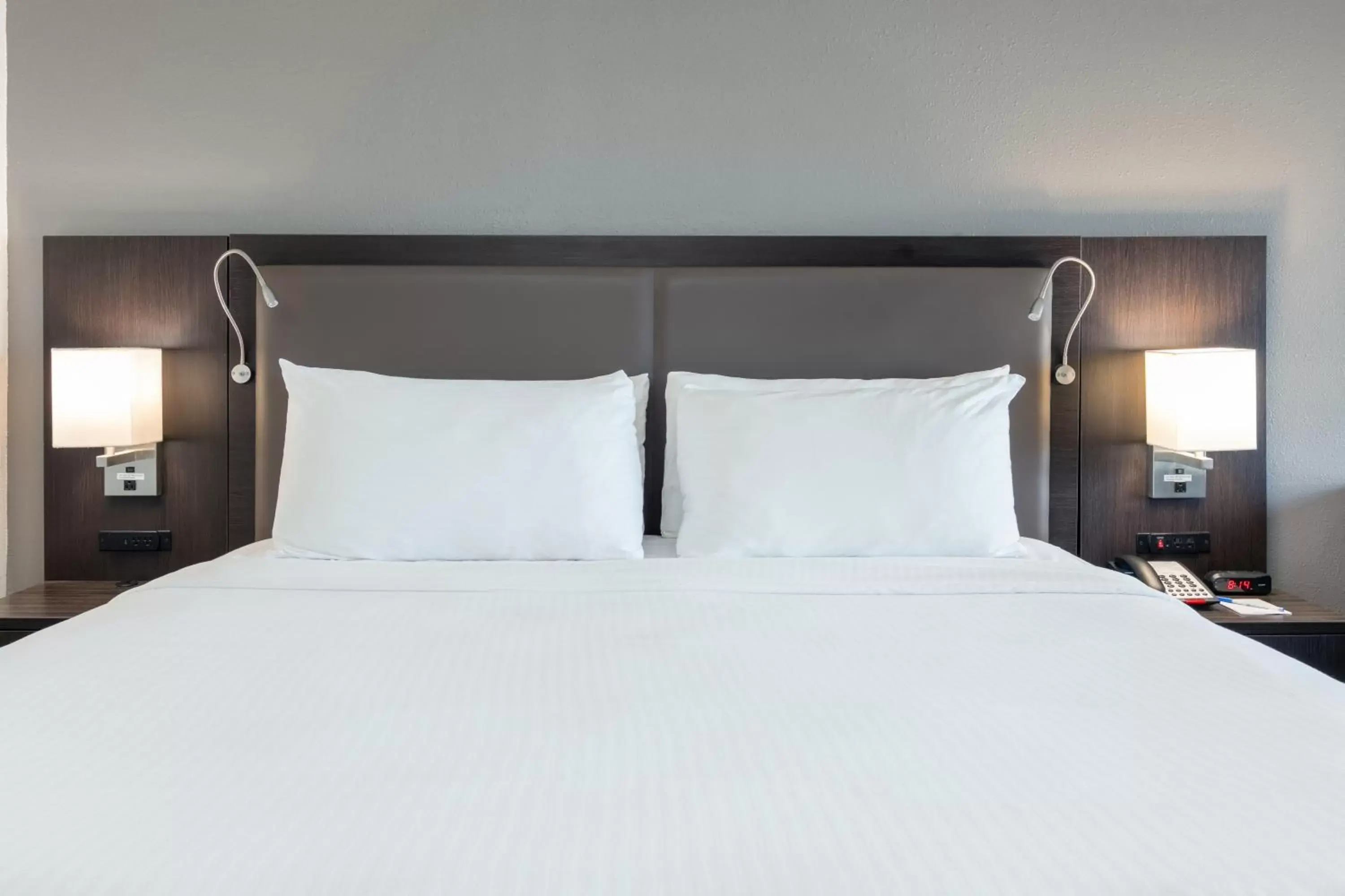 King Suite with Bath Tub and City View - Mobility/Hearing Accessible - Non-Smoking in Wyndham Corpus Christi Resort North Padre Island King Suite with Bath Tub and City View - Mobility/Hearing Accessible - Non-Smoking in Wyndham Corpus Christi Resort North Padre Island