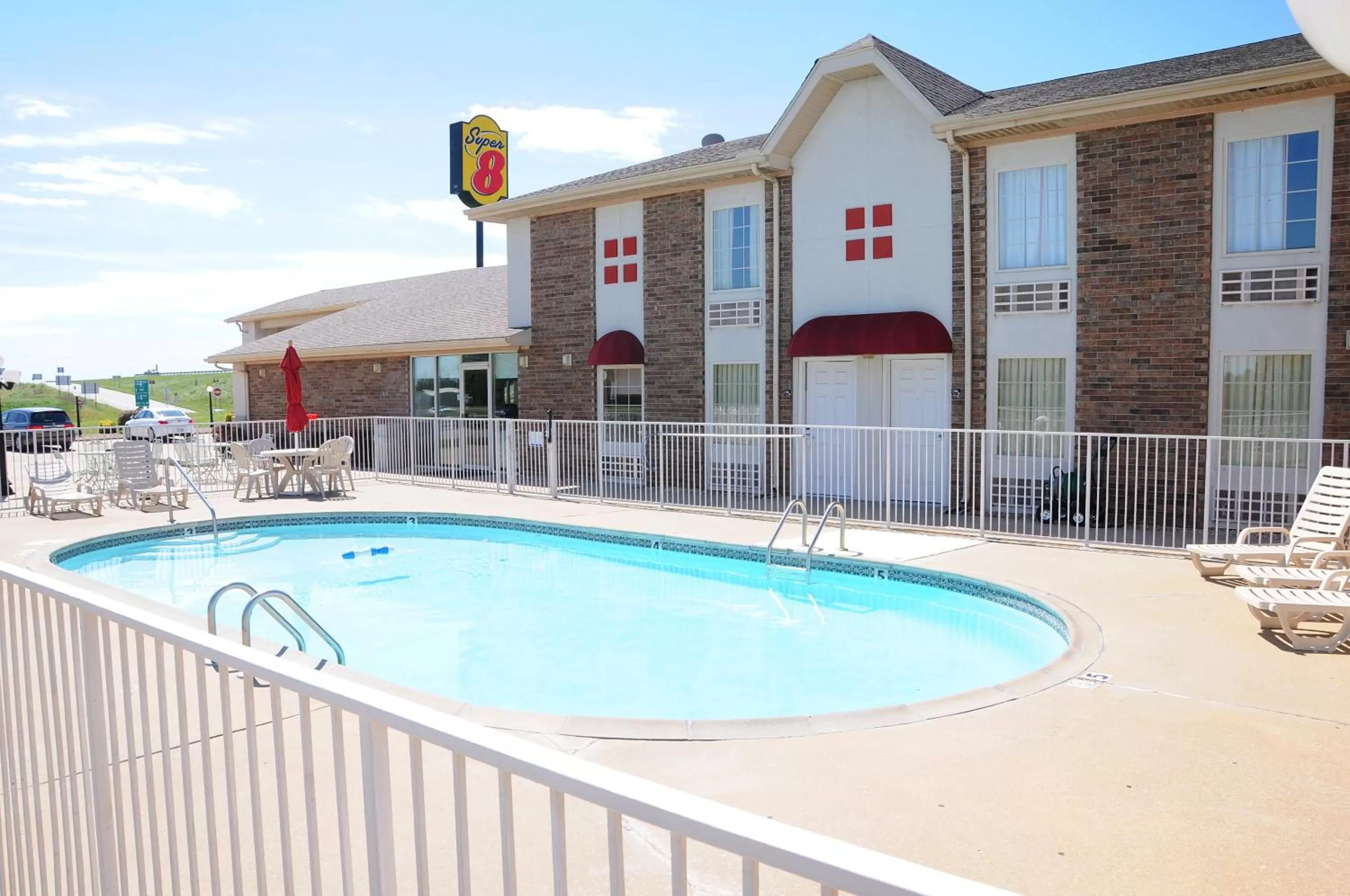 Swimming Pool in Super 8 by Wyndham Lamar