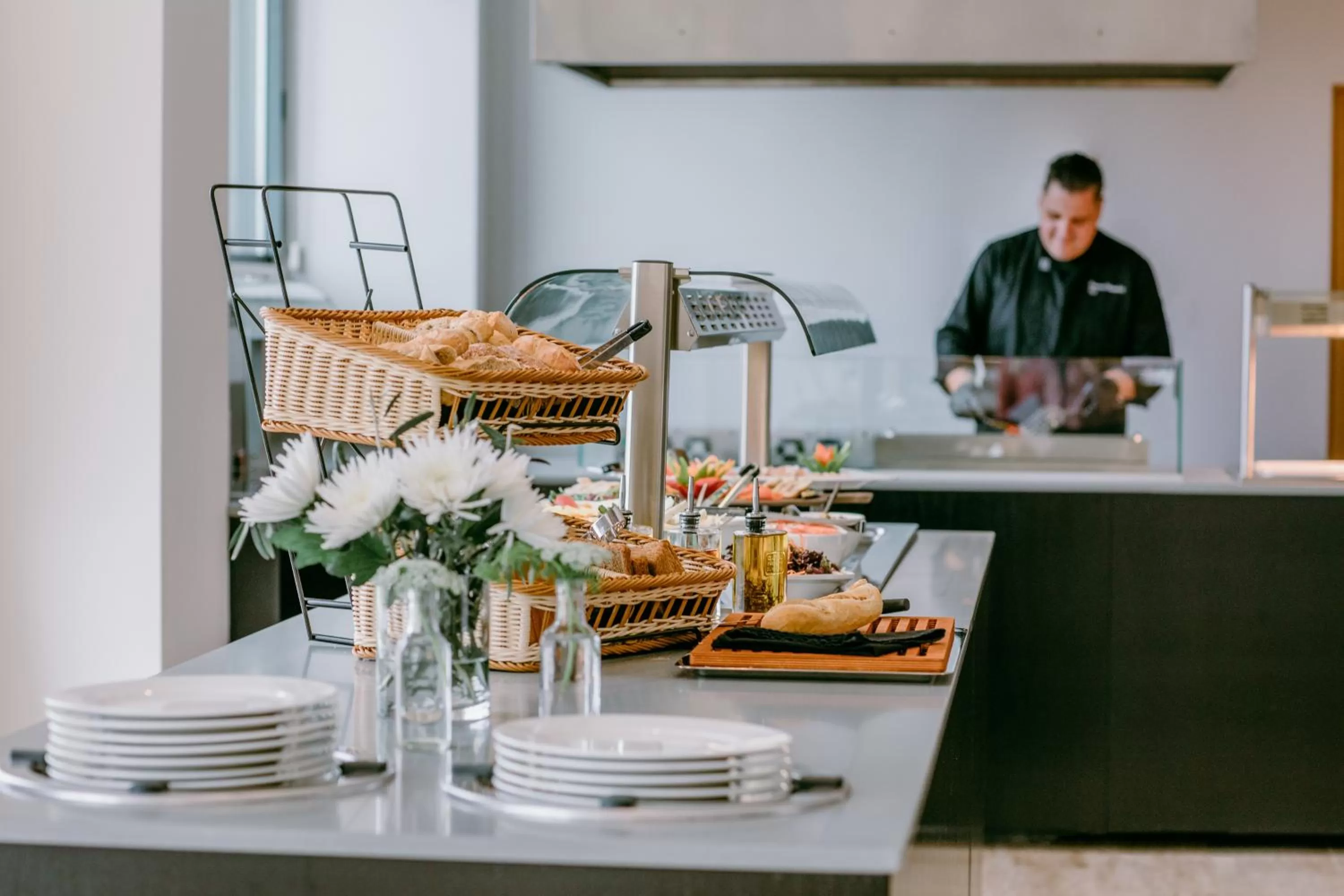 Restaurant/places to eat in Lebay Beach Hotel