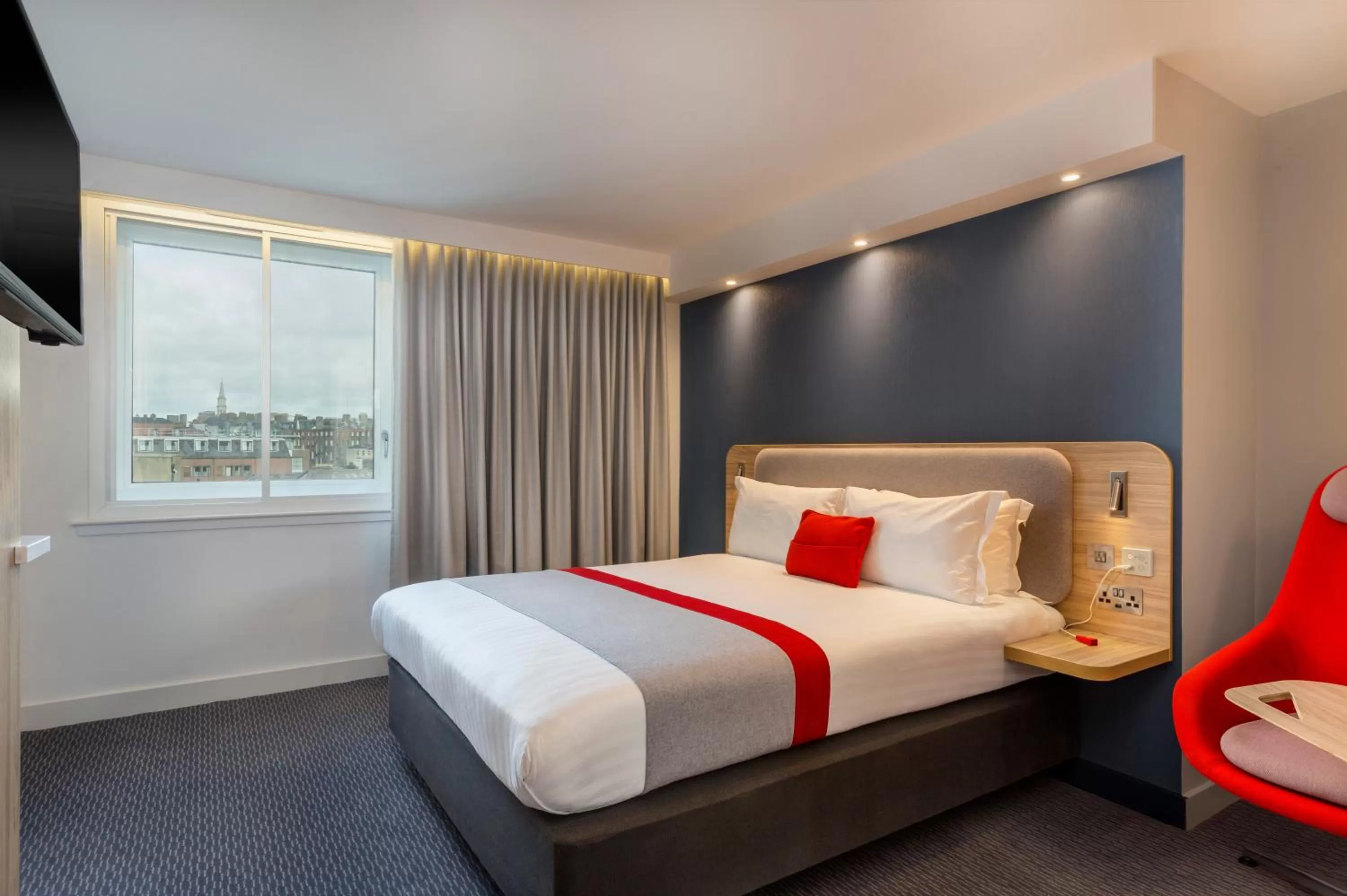 Photo of the whole room, Bed in Holiday Inn Express Dublin City Centre by IHG
