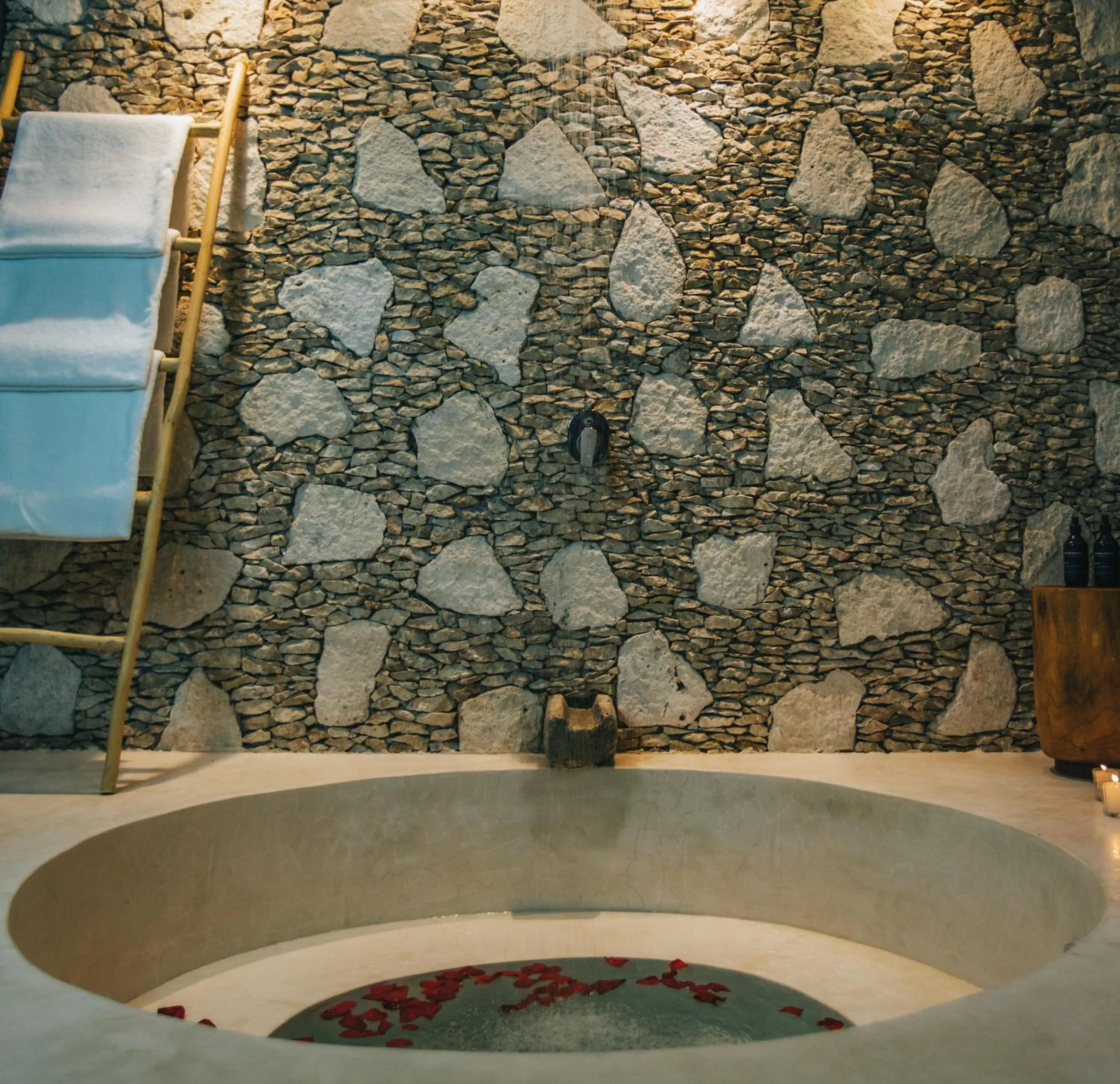 Bathroom in Ambre & Epices Jungle Hotel & Spa