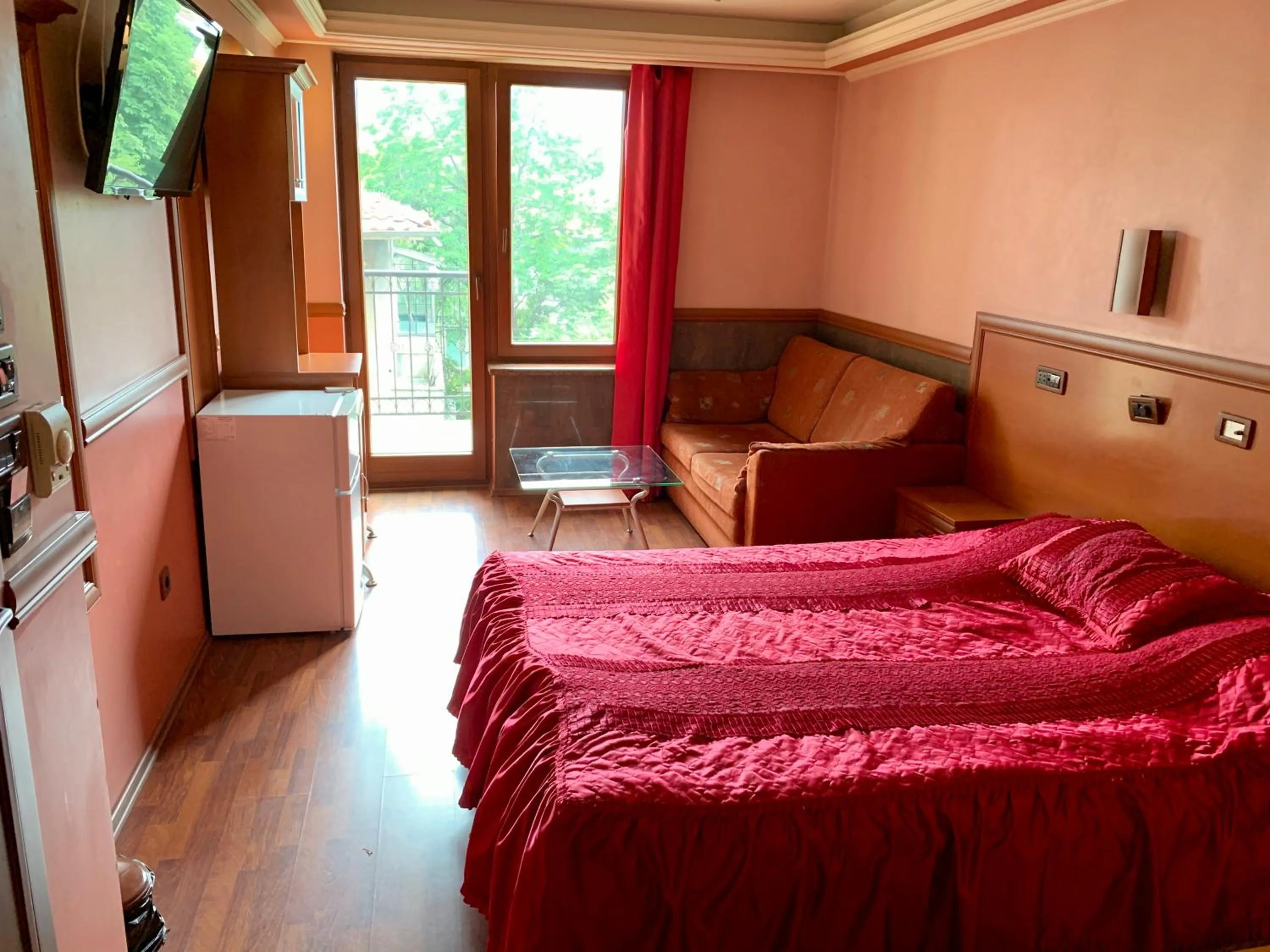 Deluxe Double Room with Balcony in California Hotel