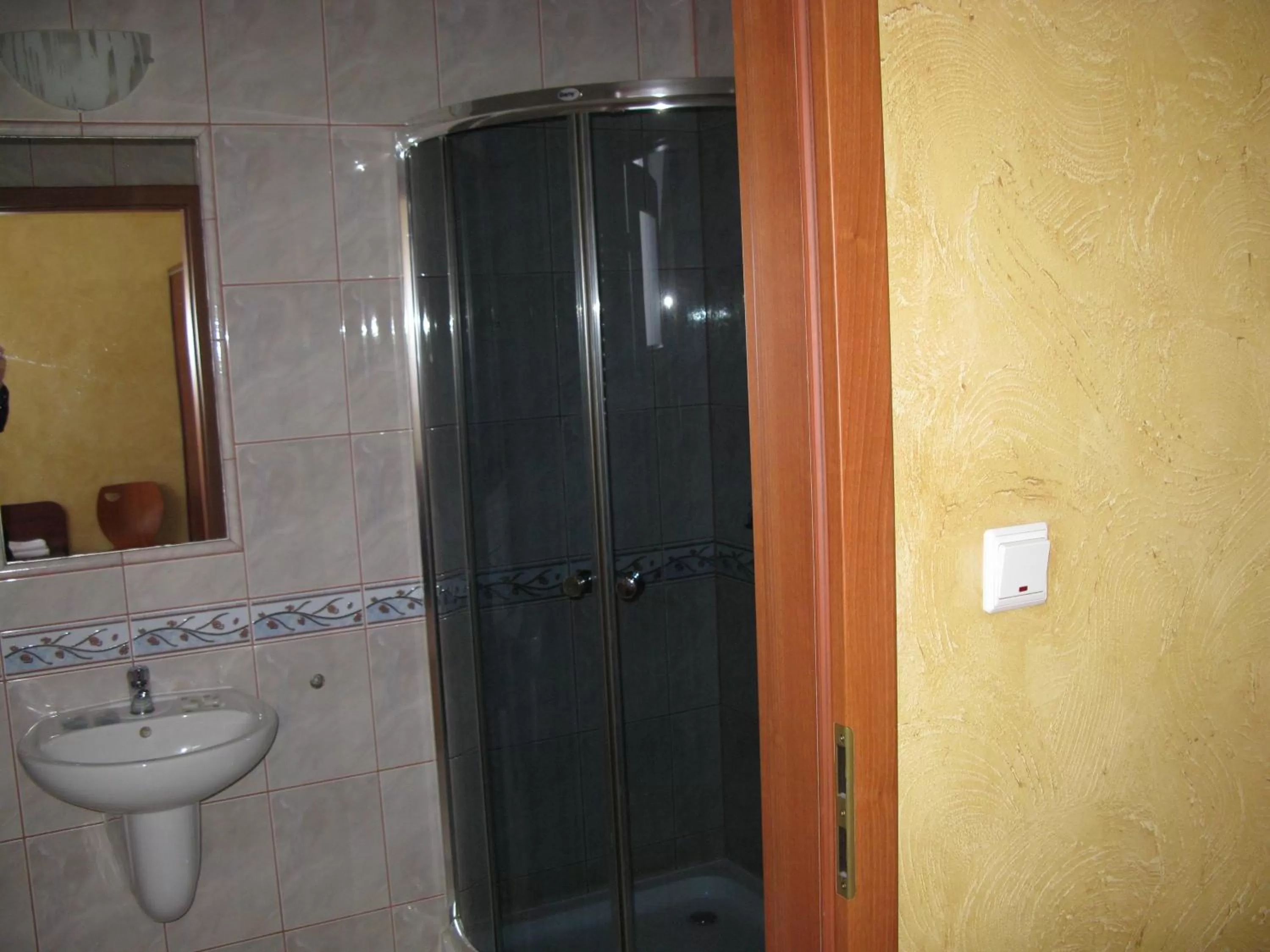 Shower, Bathroom in Motel Górno