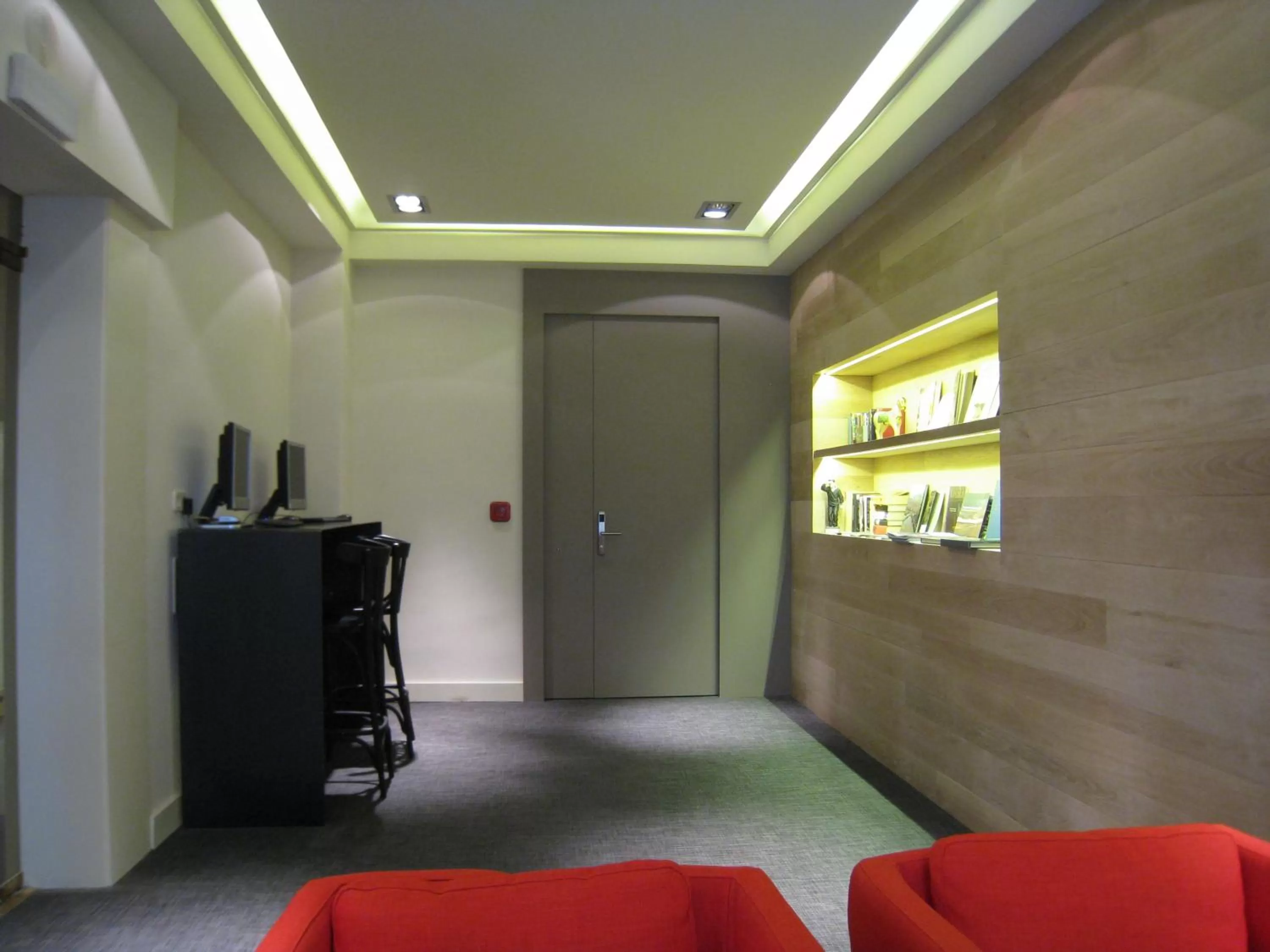 Communal lounge/ TV room in Habitus Hotel Leyre