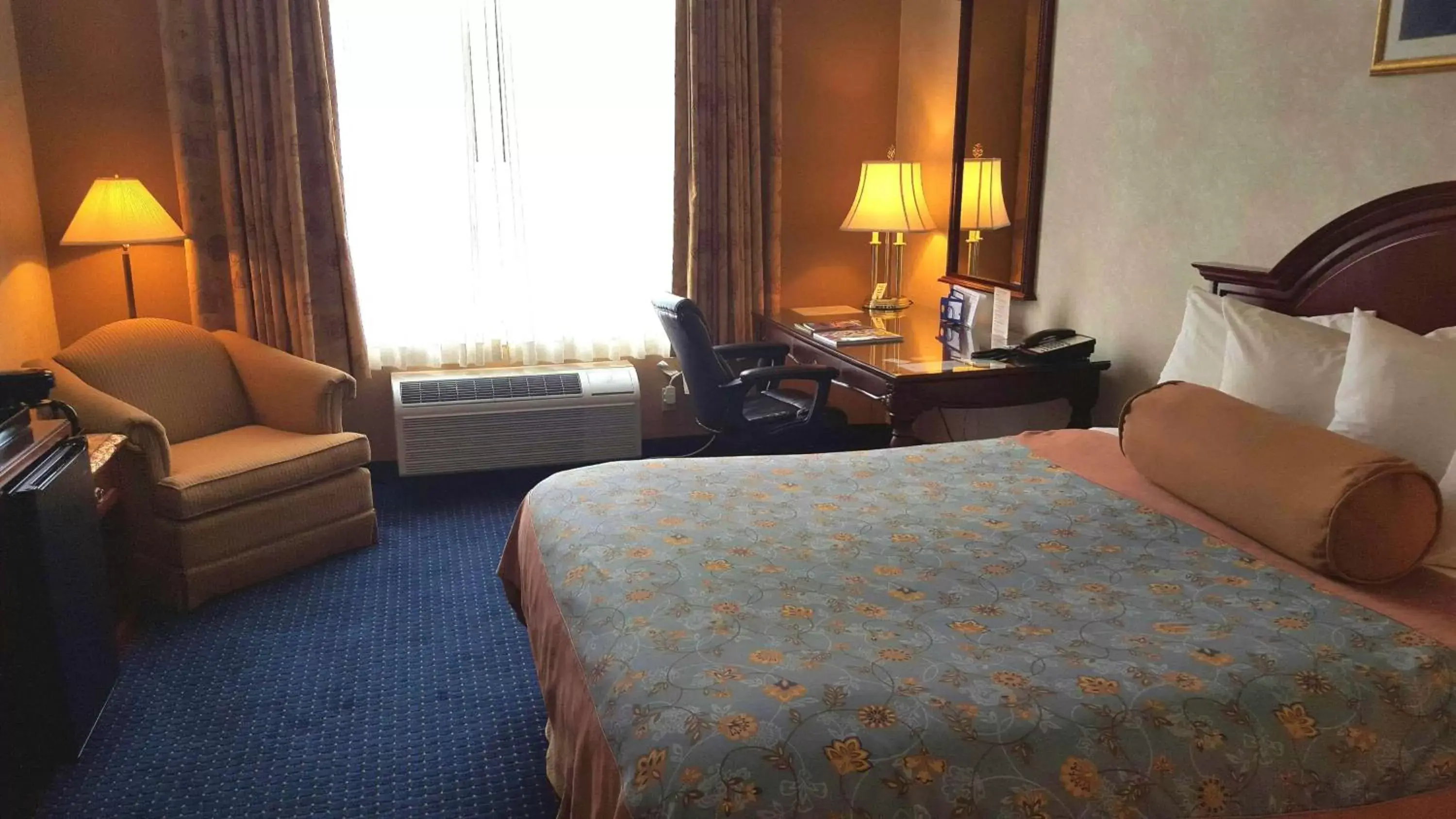 Queen Room with Bath Tub - Disability Access/Non-Smoking in Best Western Plus Mentor-Cleveland Northeast Queen Room with Bath Tub - Disability Access/Non-Smoking in Best Western Plus Mentor-Cleveland Northeast
