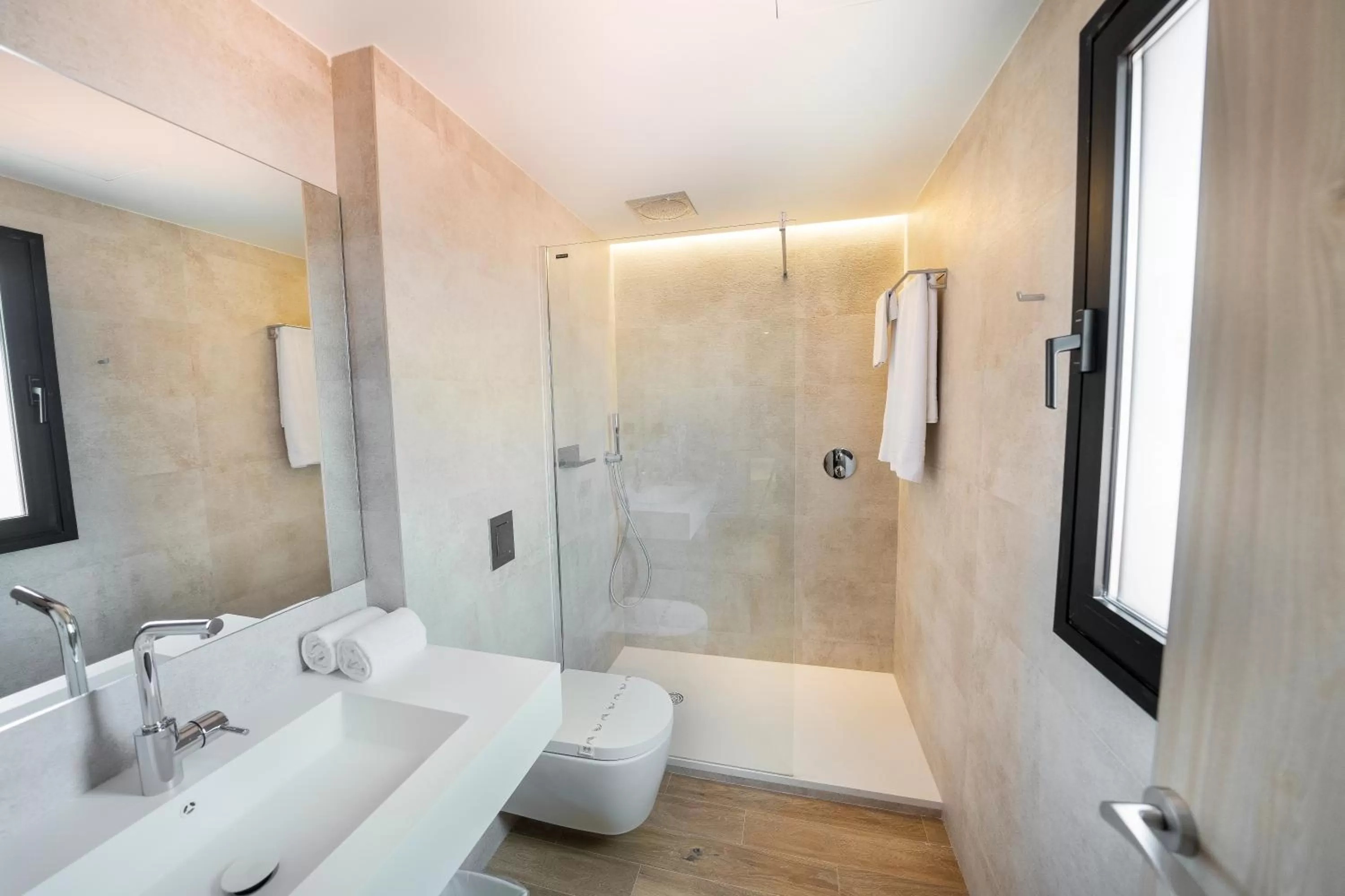 Toilet in Caledonian