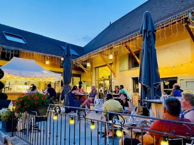 Restaurant/places to eat in Domaine de Suzel