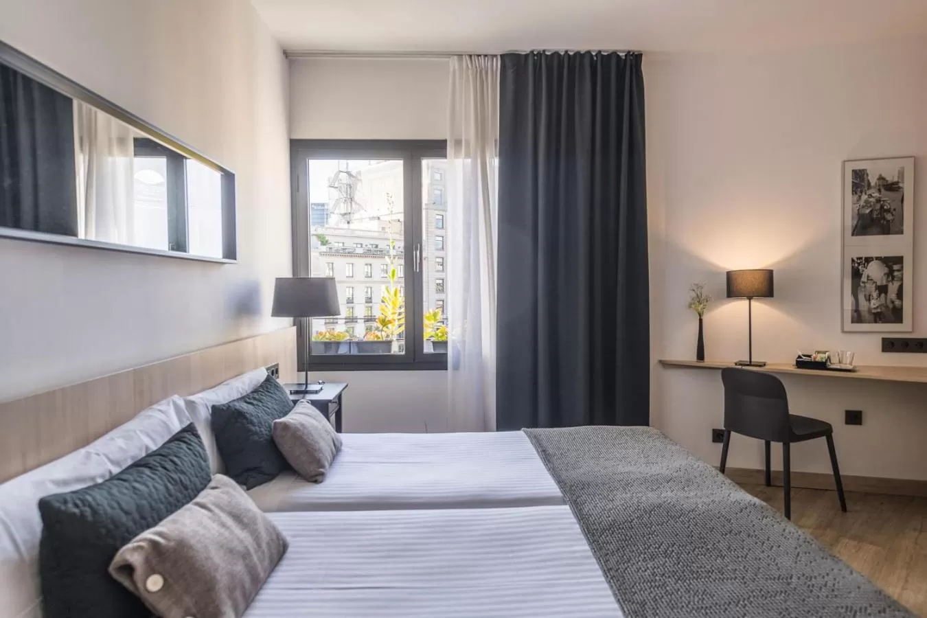 Bed in Hotel Paseo de Gracia