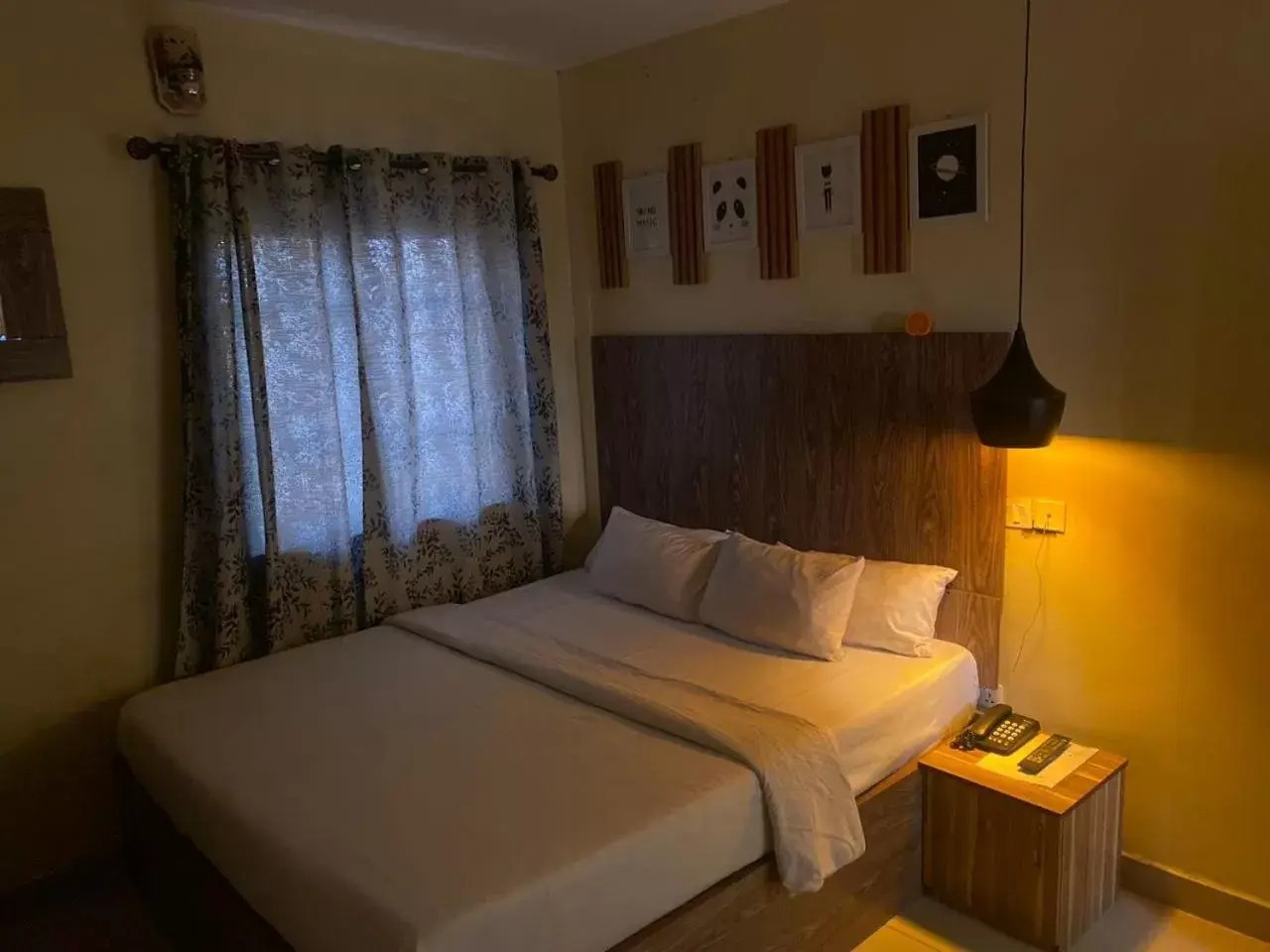 Superior King Room in ONTARIO SUITES Superior King Room in ONTARIO SUITES