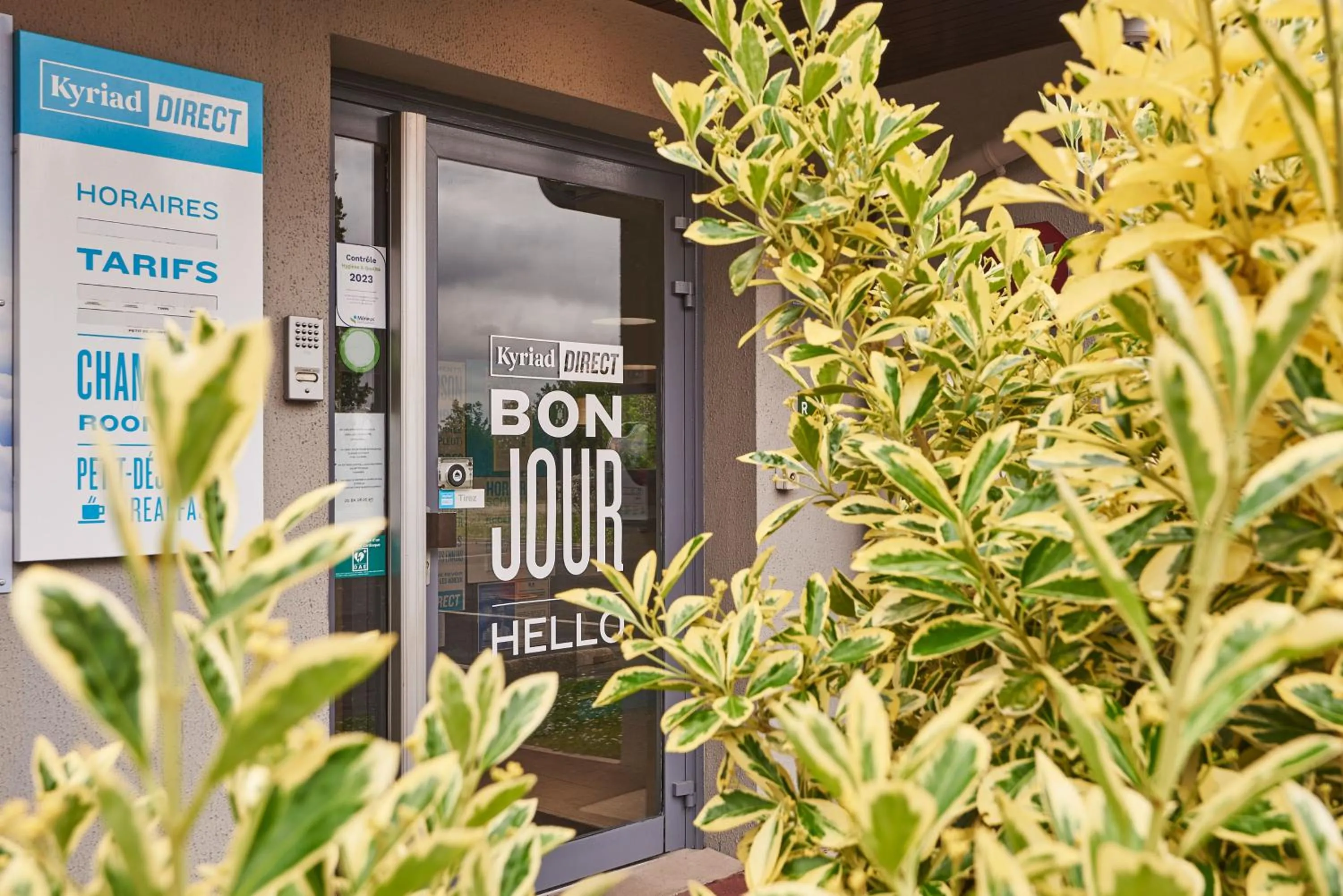 Property building in Kyriad Direct Le Bourget Gonesse