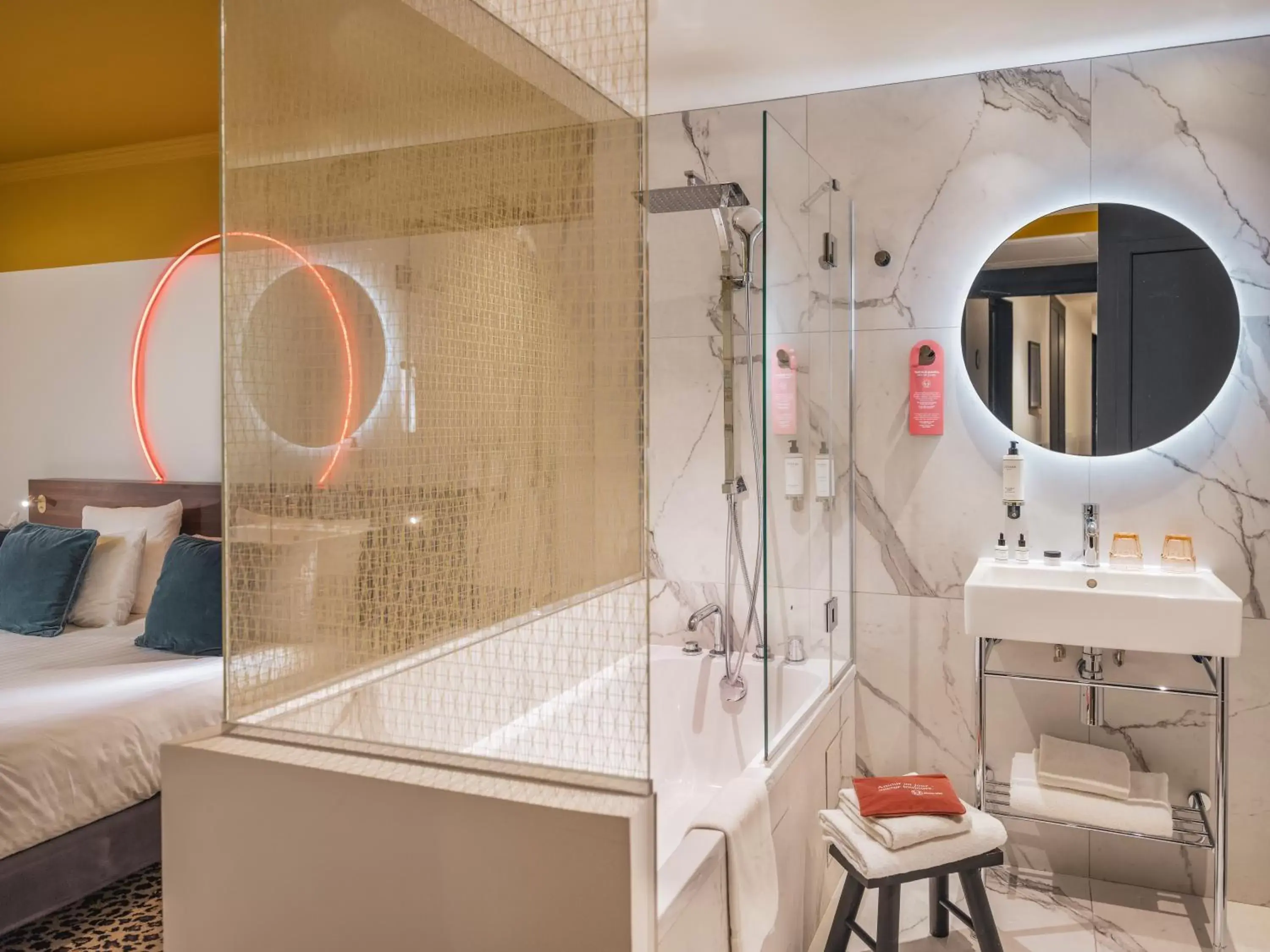 Deluxe Double Room in Seven Hotel Paris Deluxe Double Room in Seven Hotel Paris