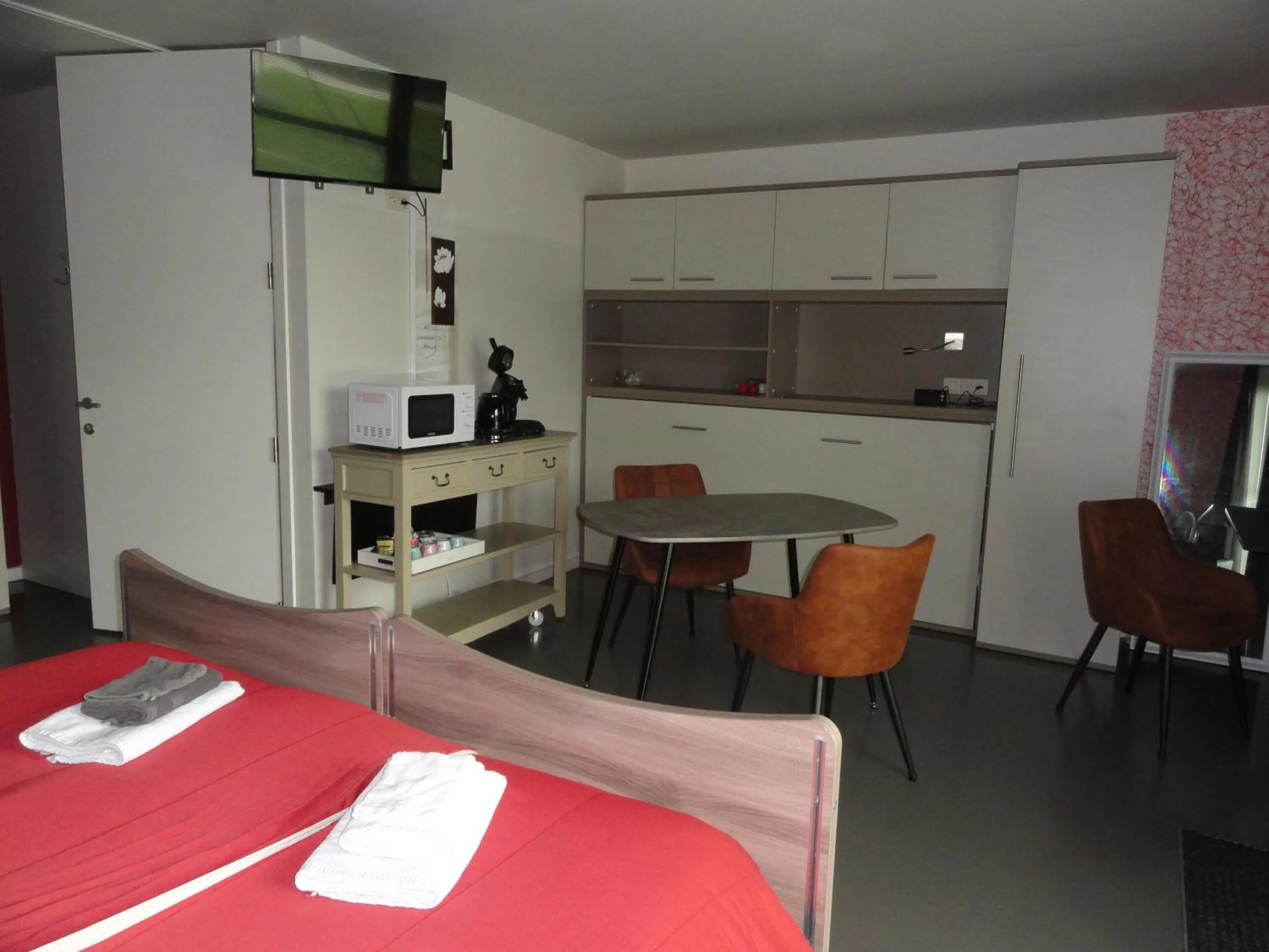 Dining area, Kitchen/Kitchenette in B&B Altijd Genieten