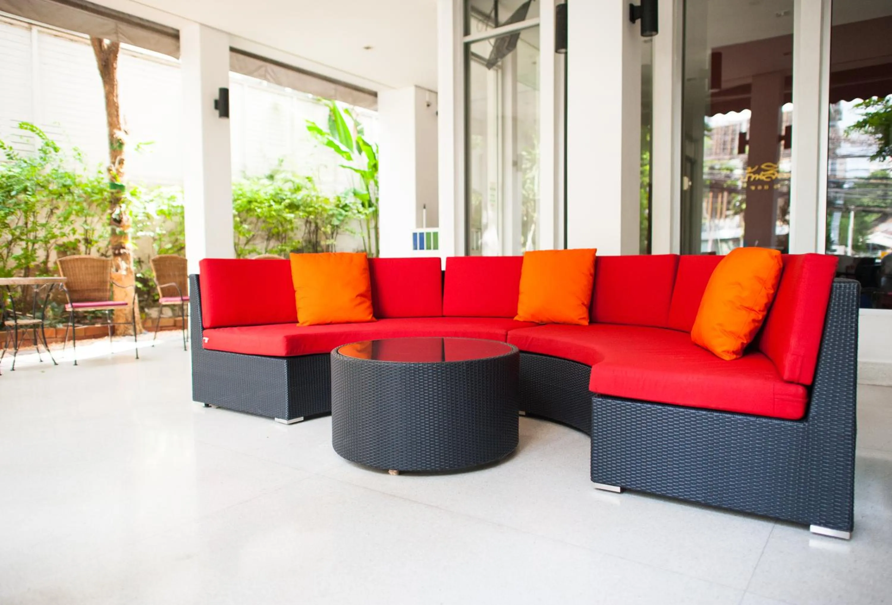 Facade/entrance in Baansilom Soi 3