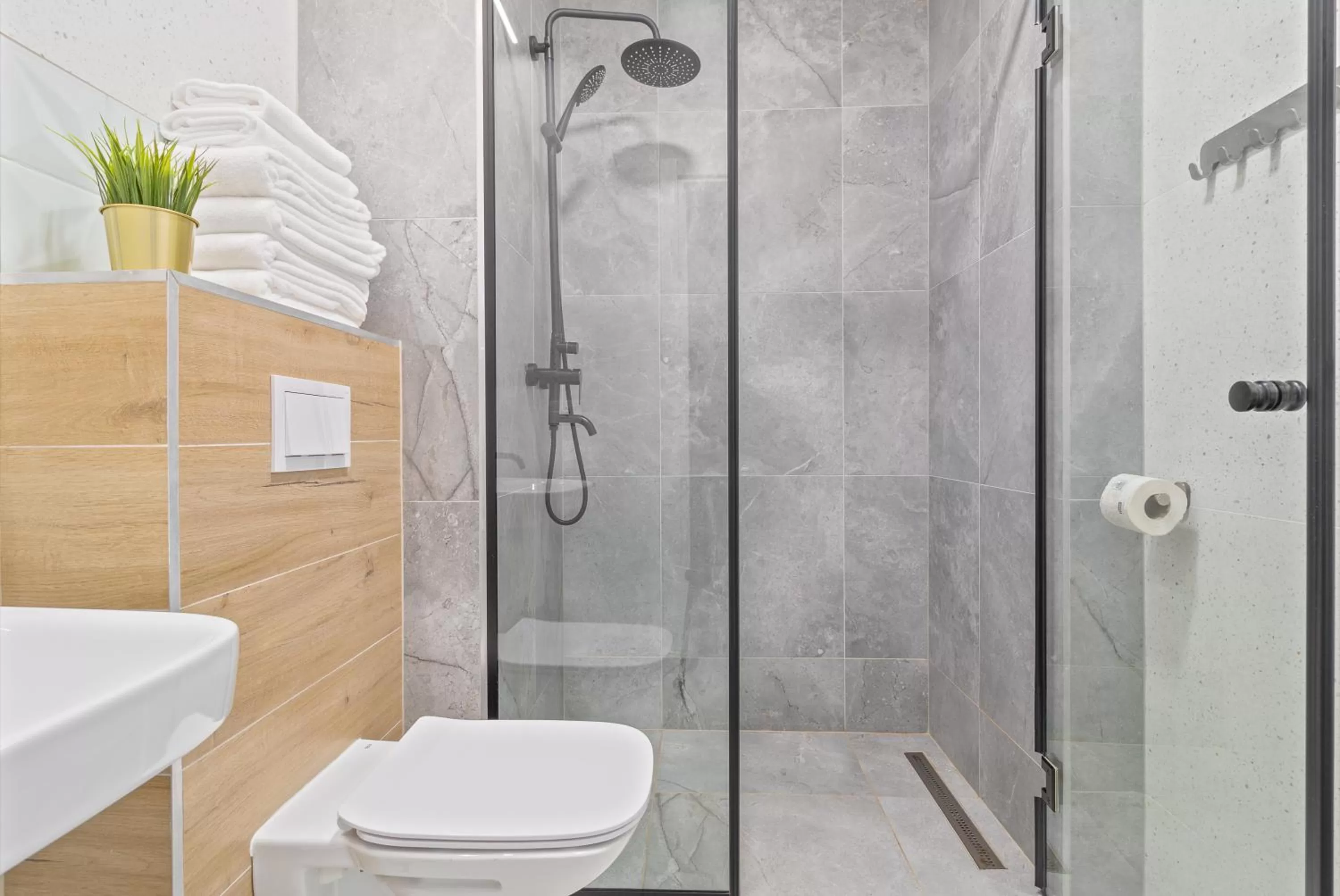 Shower in Prima by the River