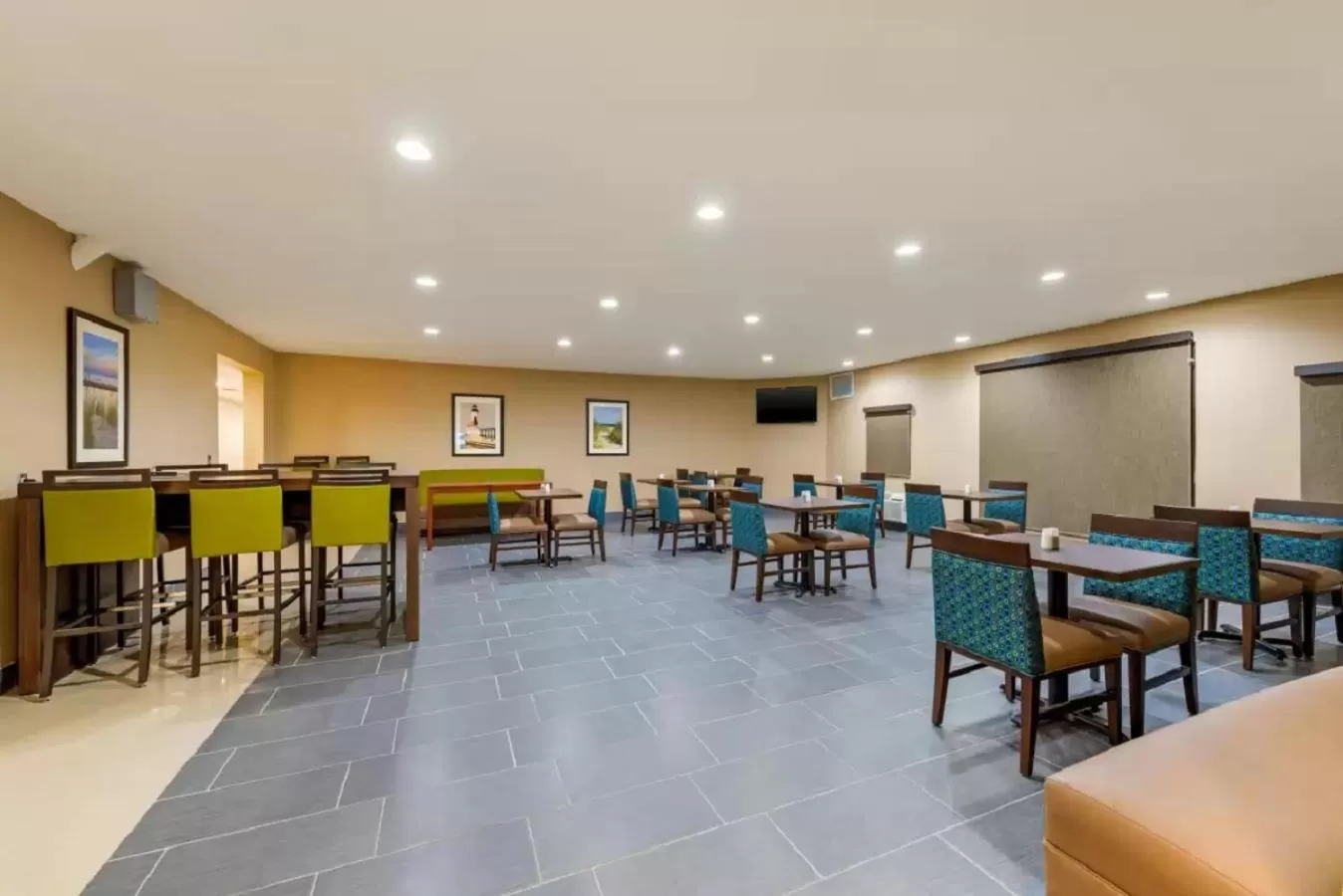 Restaurant/places to eat in Comfort Inn & Suites Michigan City South