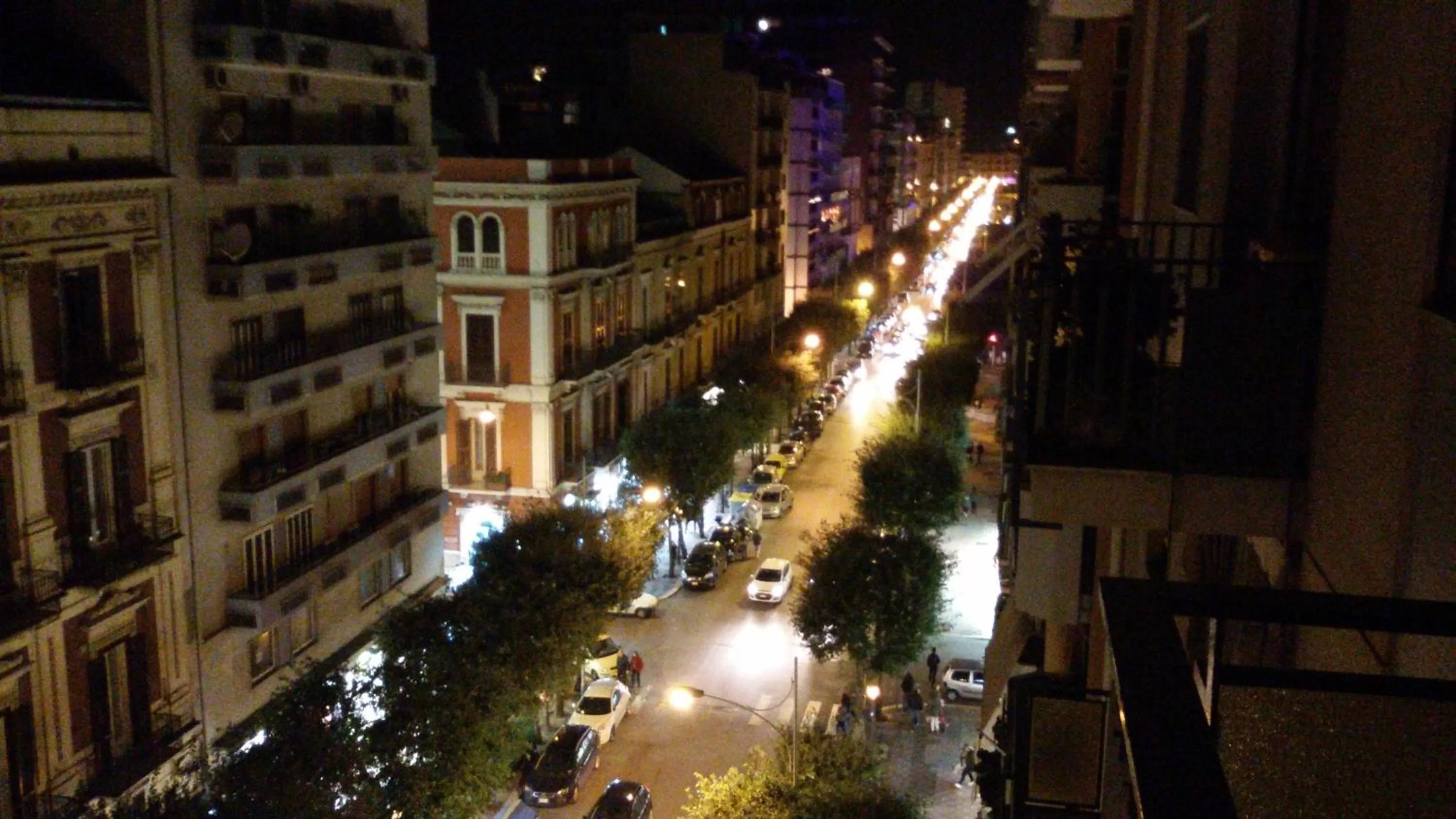 Night in CAVOUR 124 -guest-room-