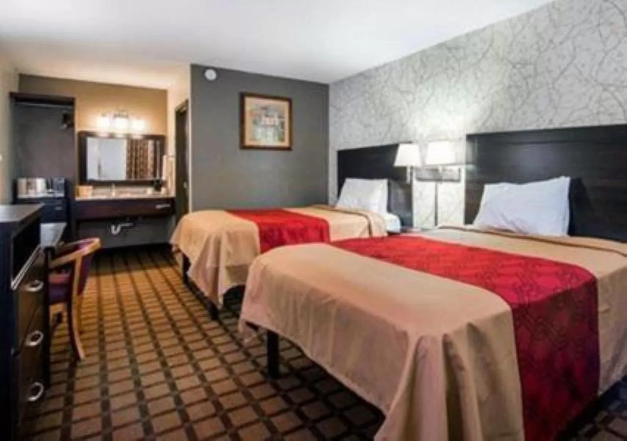 Photo of the whole room, Bed in Econo Lodge Selma - Smithfield