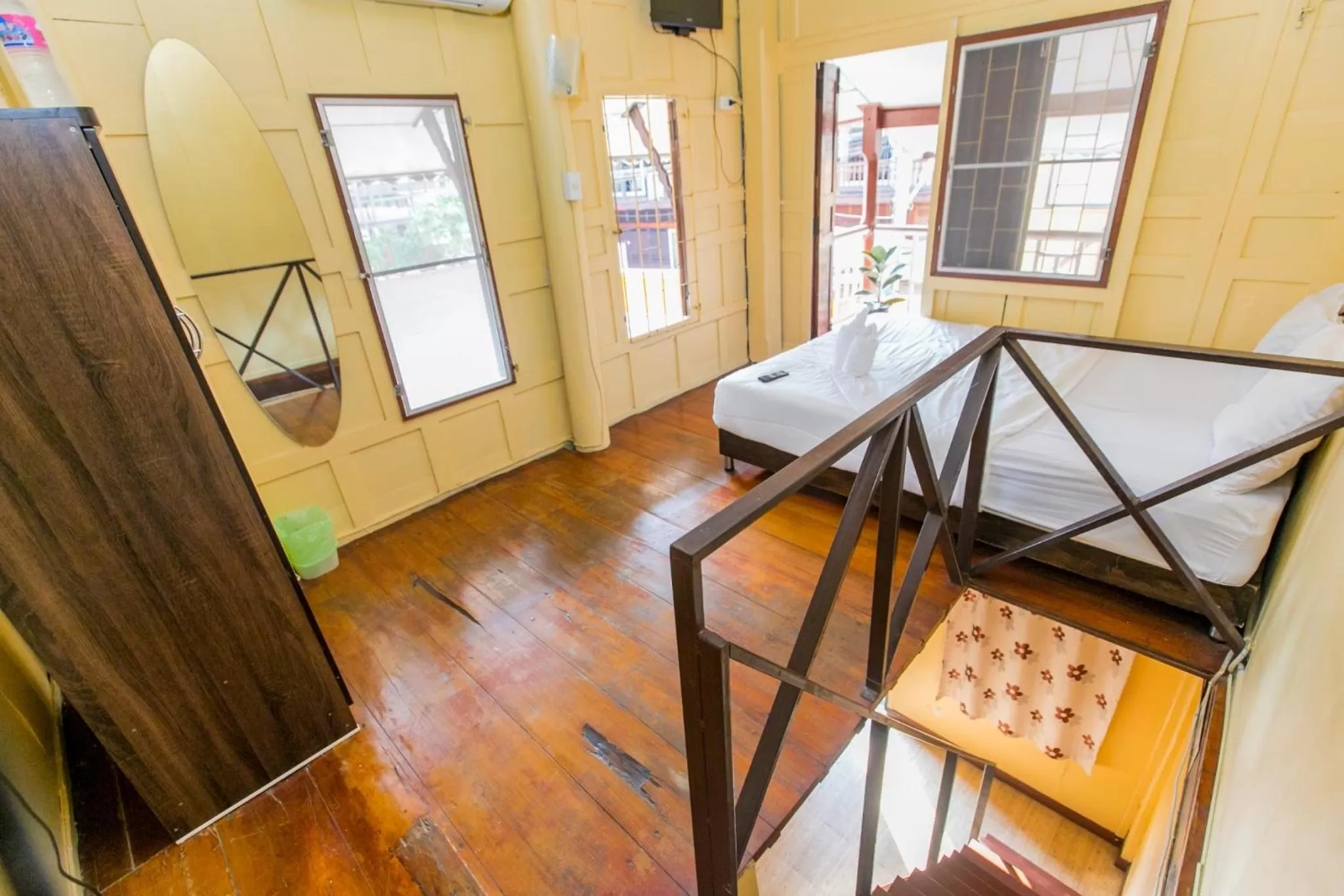 Photo of the whole room in MANDARIN LODGE by victor