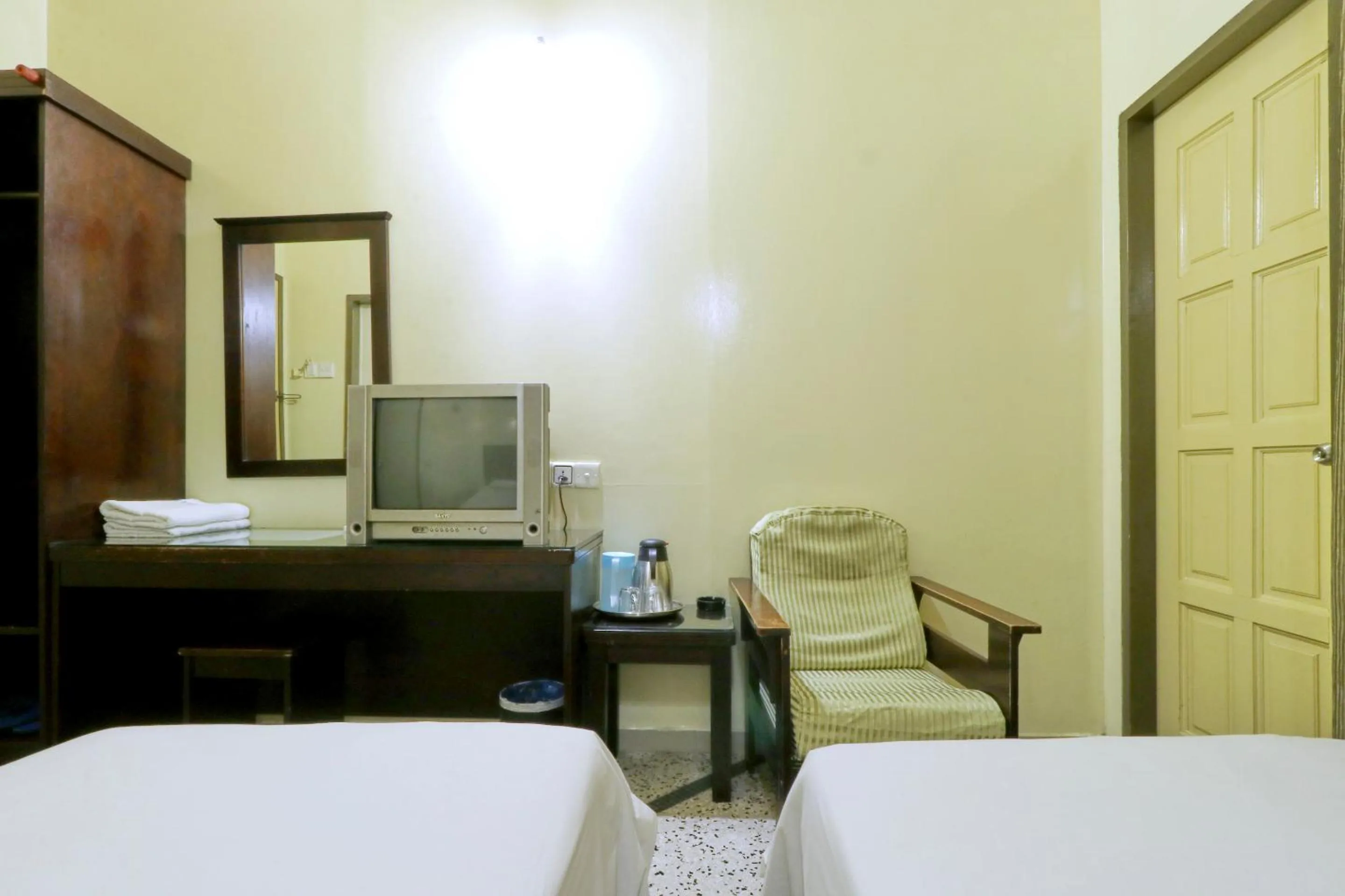 TV and multimedia, Bed in Nan Yeang Hotel Petaling Street