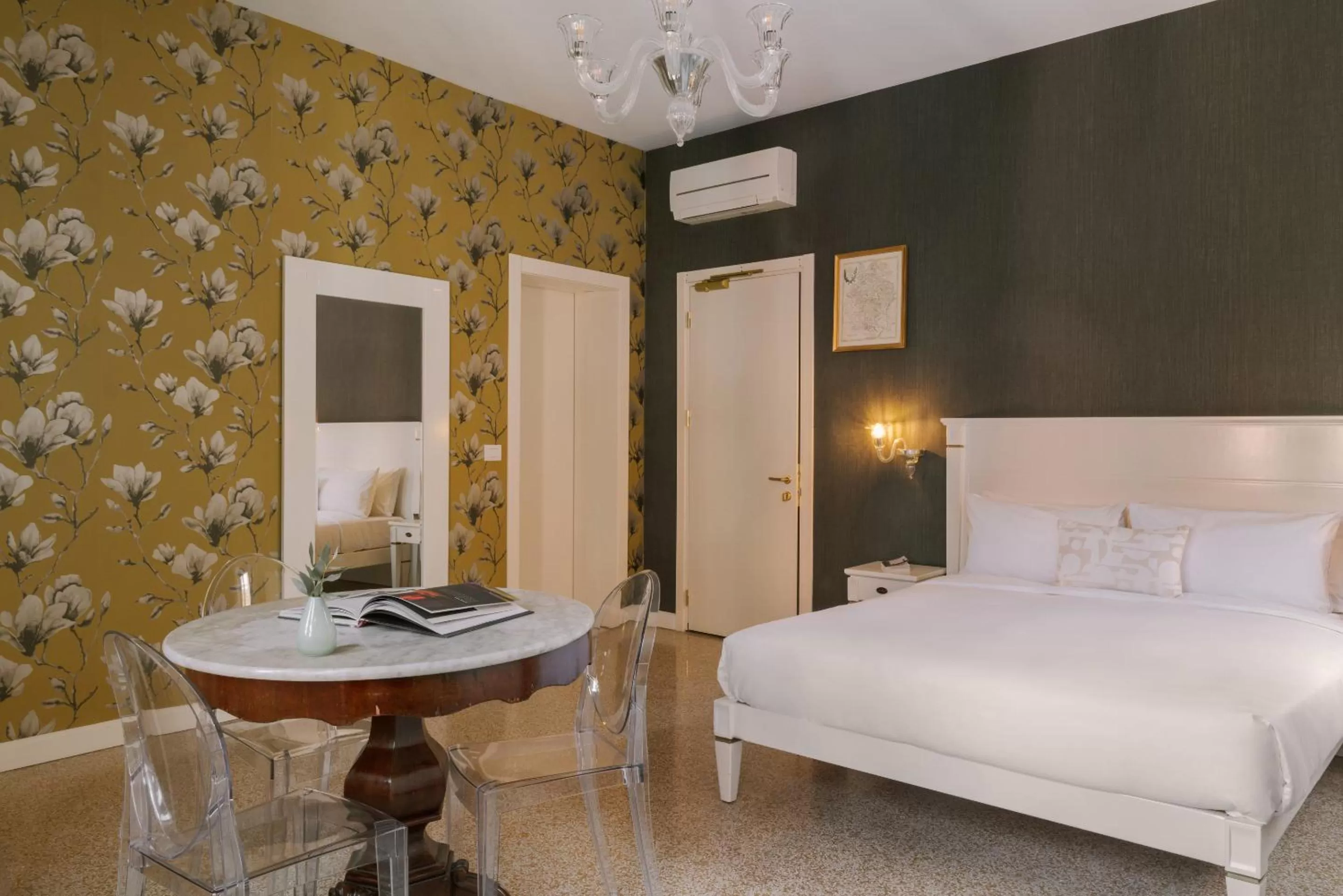 Living room, Bed in iH Hotels Venezia Salute Palace