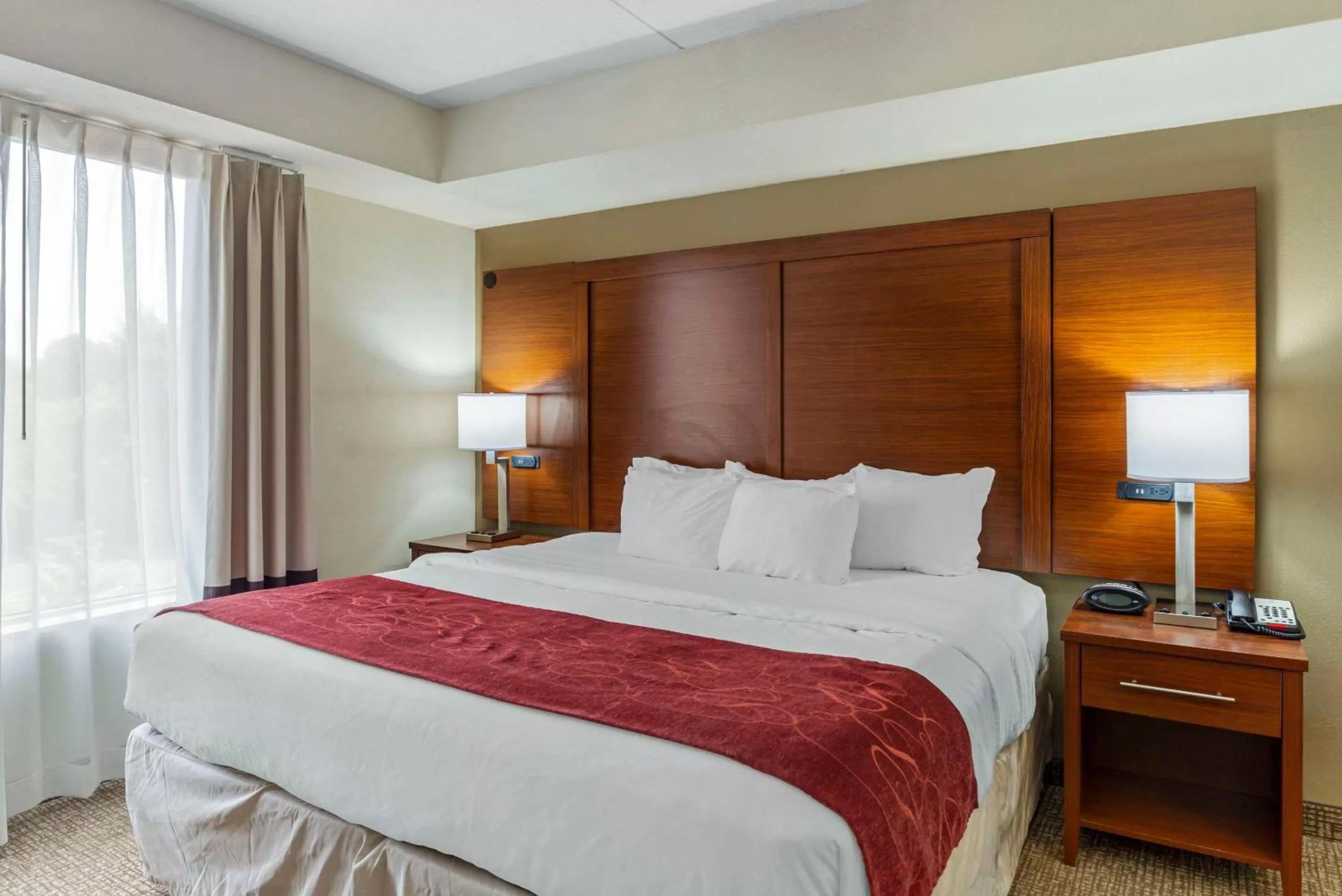Bedroom, Bed in Comfort Suites At Virginia Center Commons