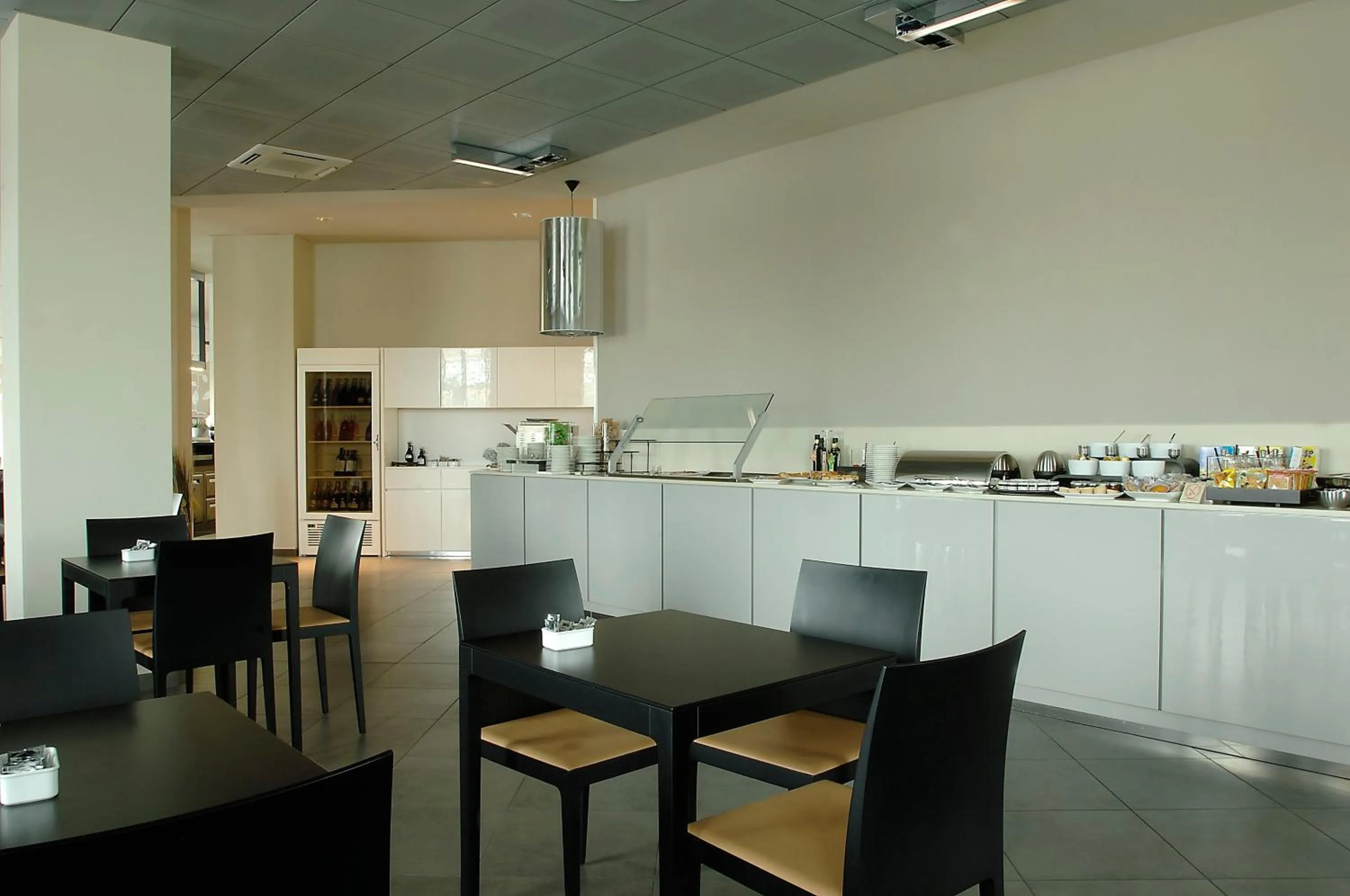 Restaurant/places to eat in G Hotel Ancona