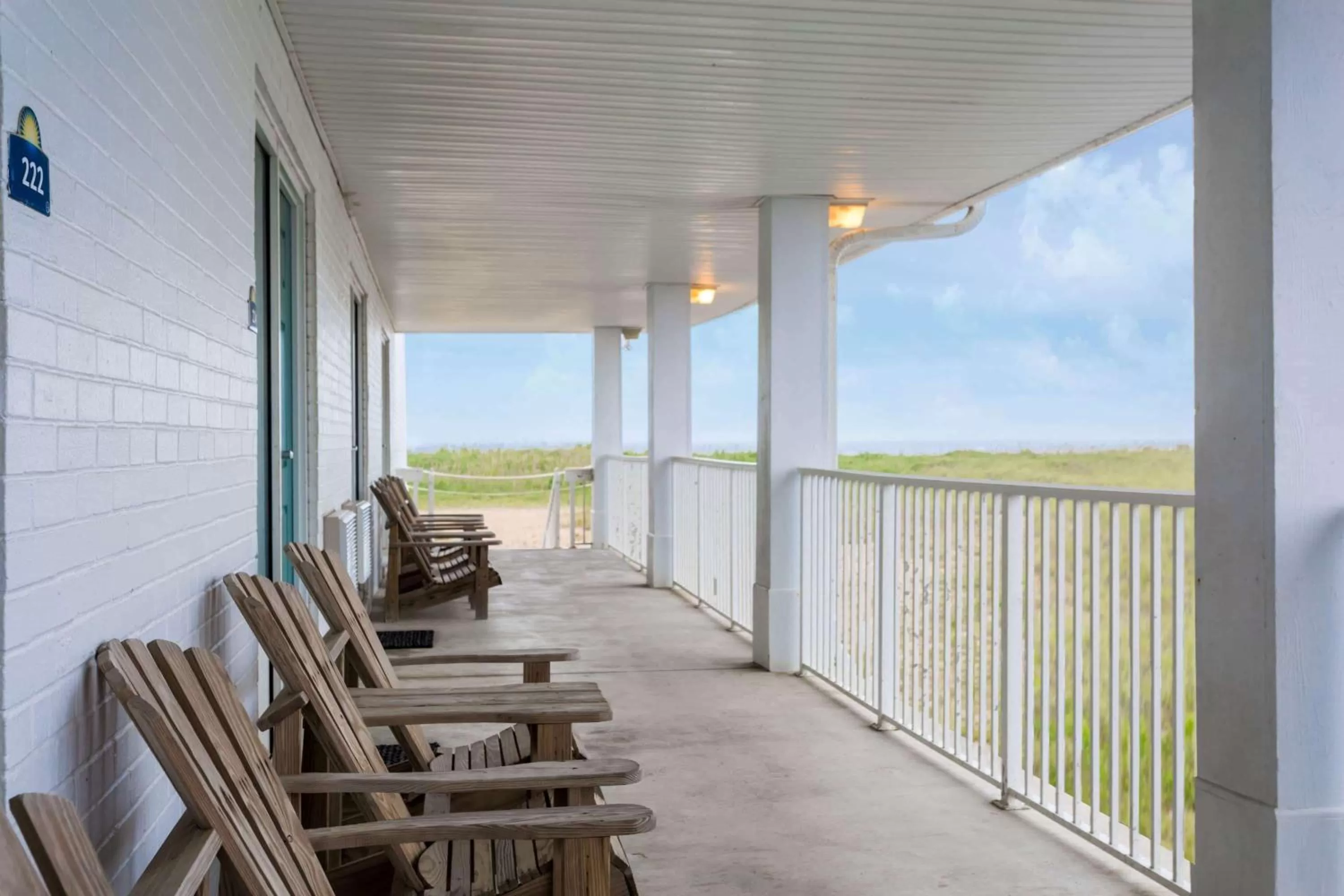 Property building in Days Inn by Wyndham Kill Devil Hills Oceanfront - Wilbur