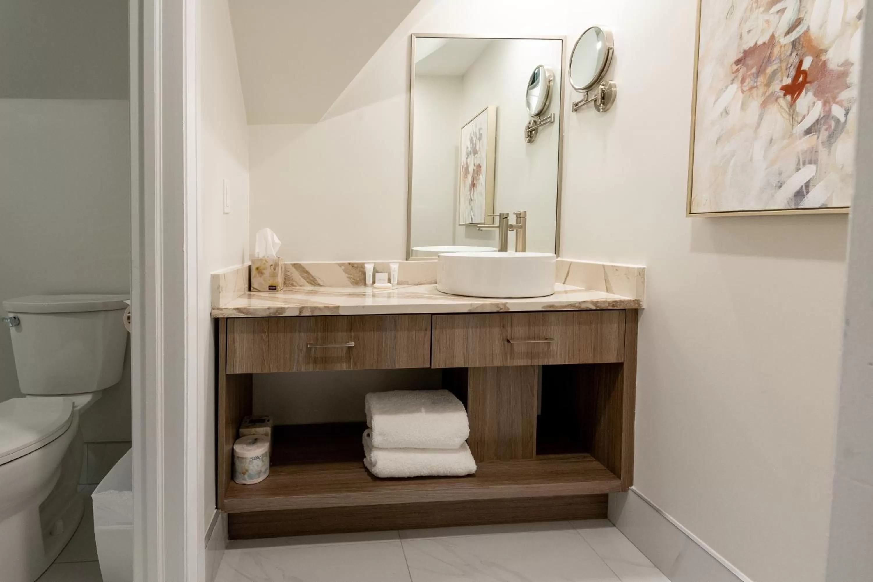 Bathroom in The Glenerin Inn