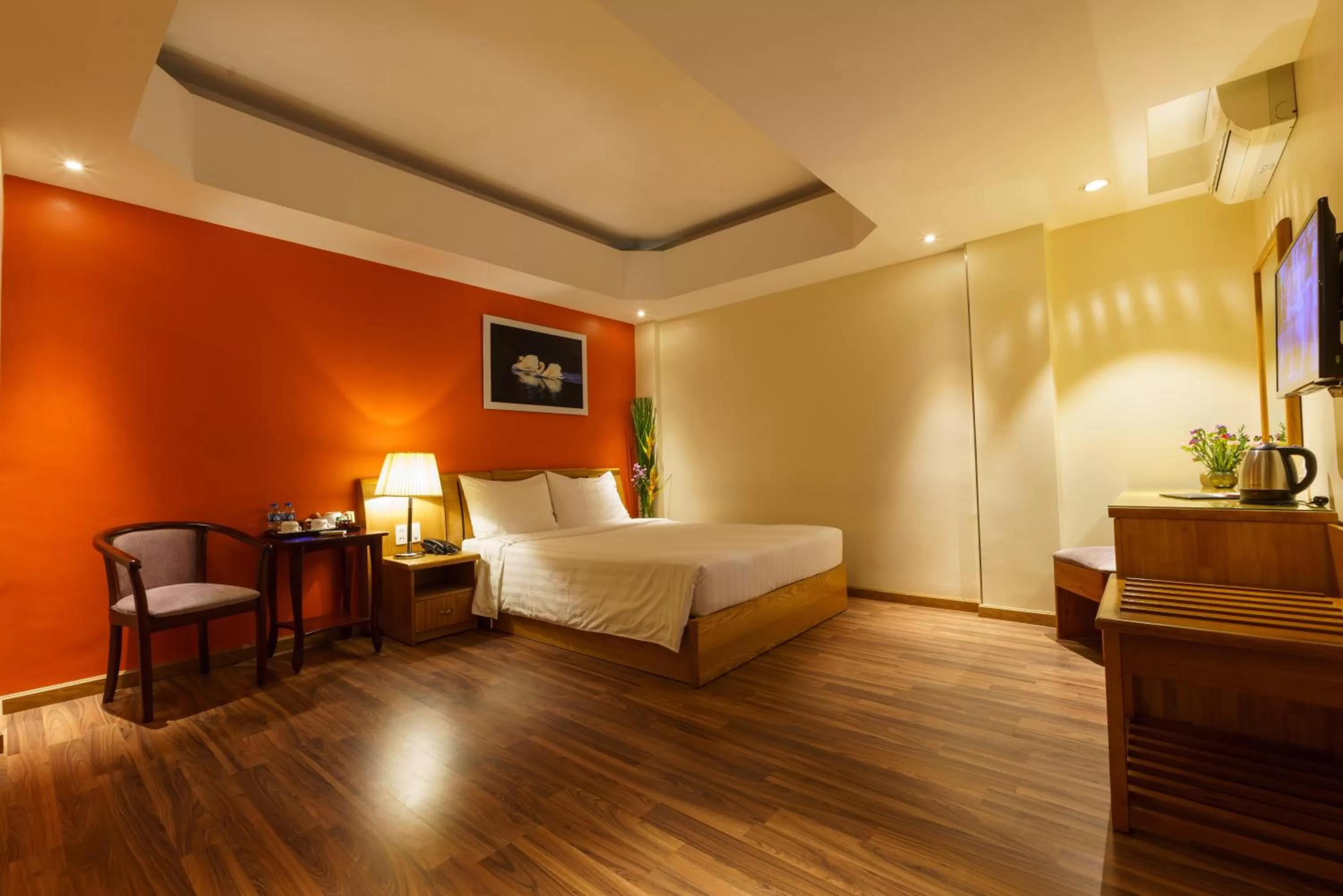 Photo of the whole room, Bed in Roseland Corp Hotel