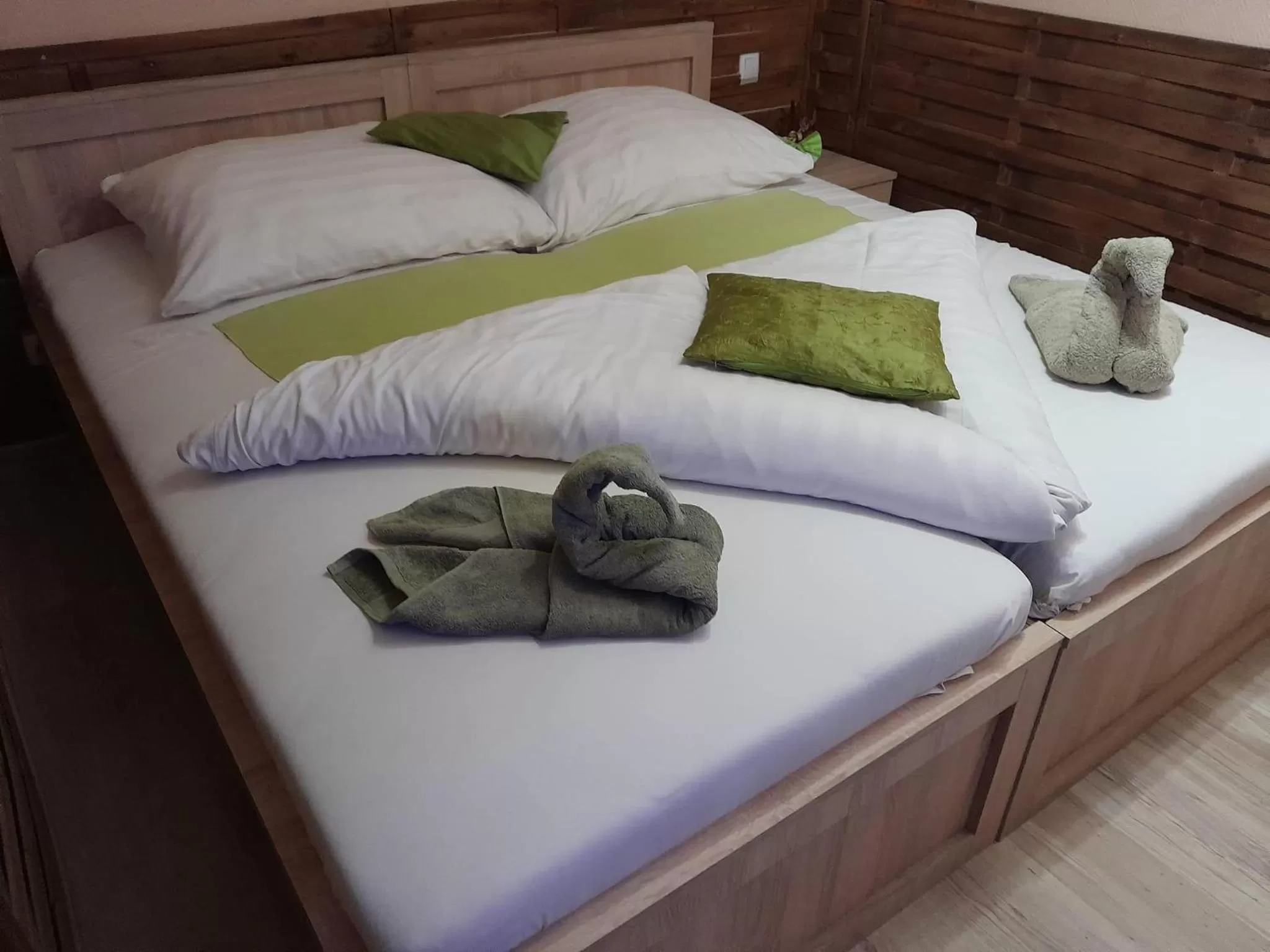 Bed in Abszolút Hotel és Panzió