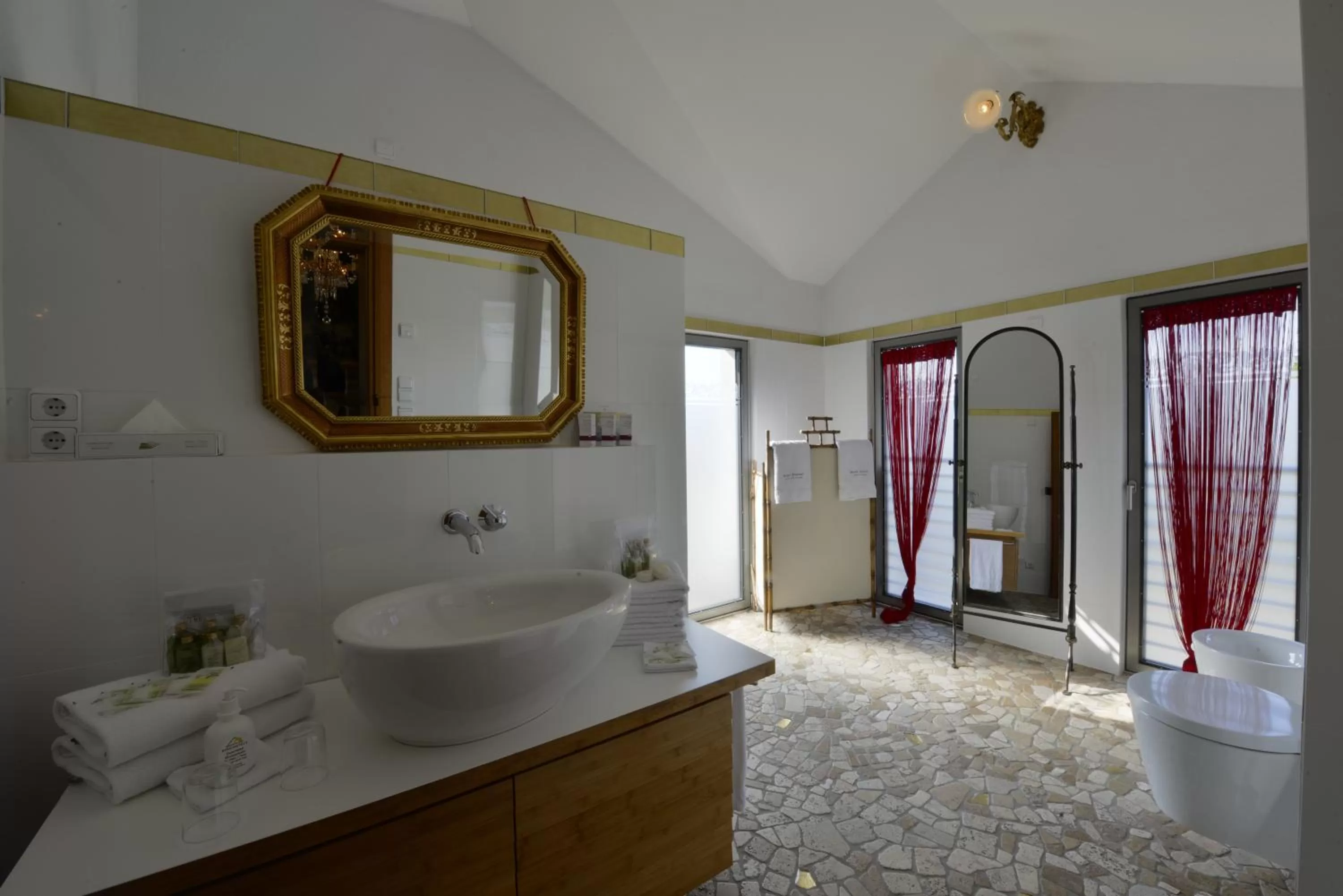 Photo of the whole room in Ringhotel Alpenhof - Patchworkhotel