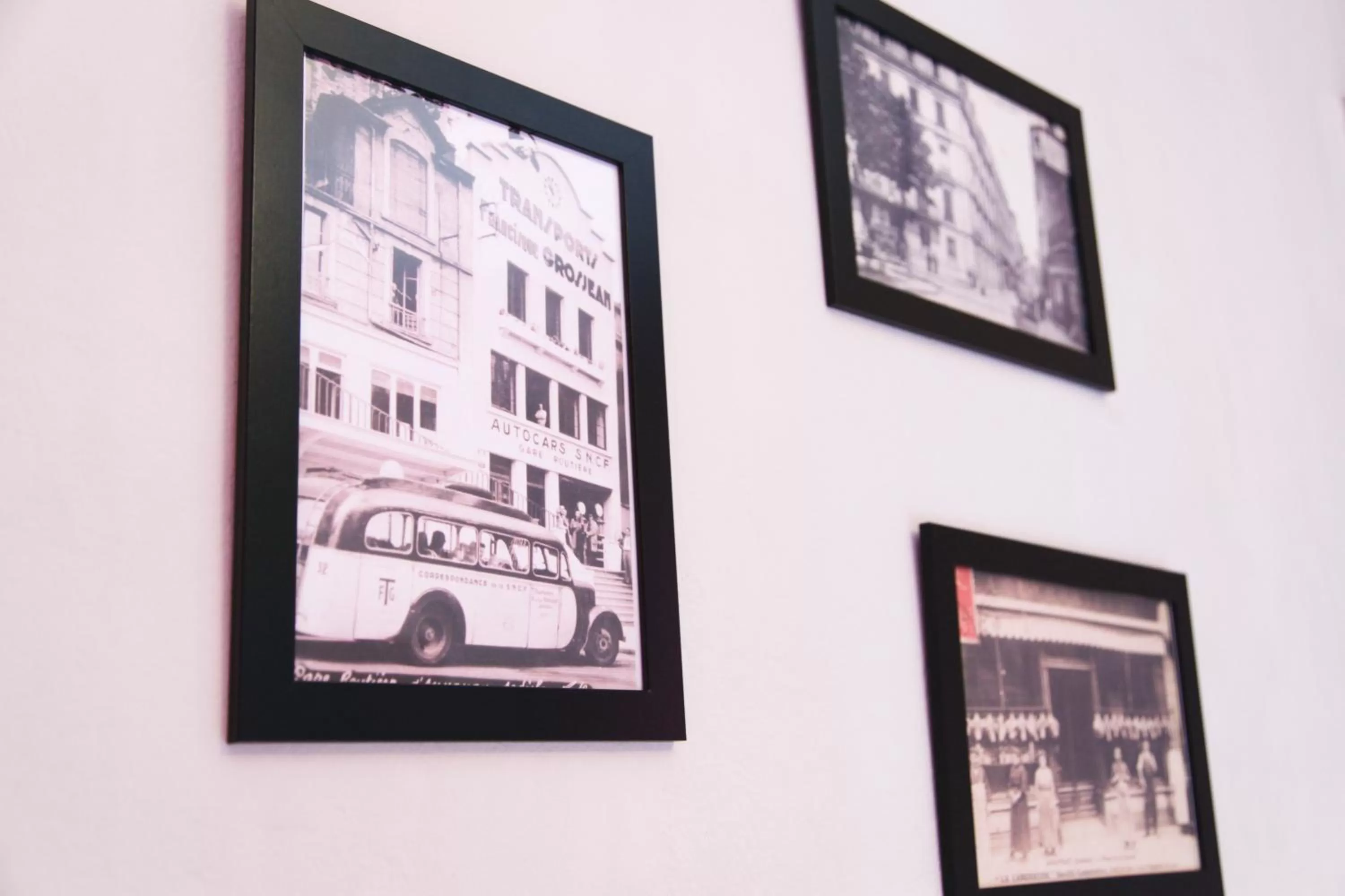 Decorative detail in Hôtel du Midi
