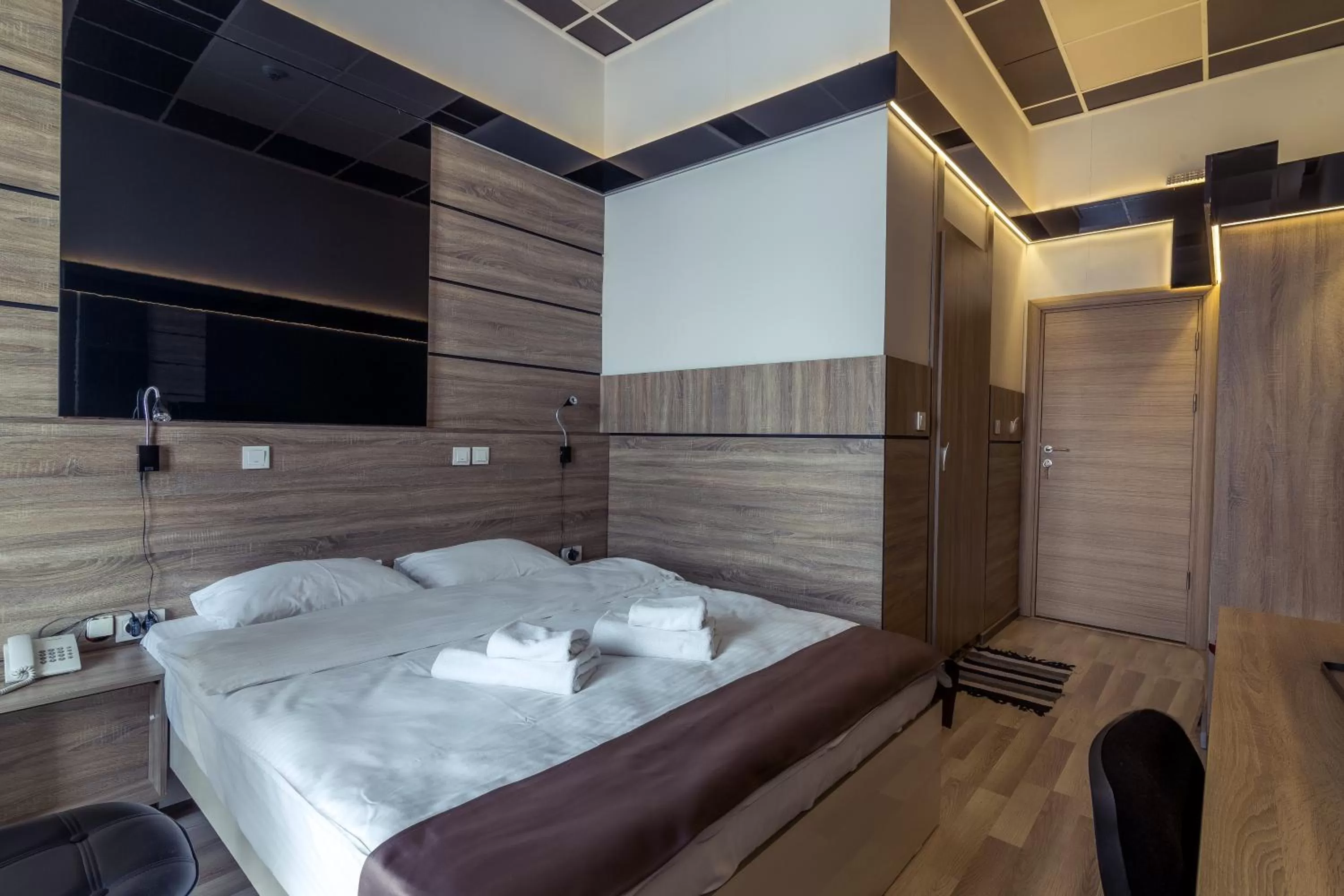 Seating area, Bed in Hotel De KOKA