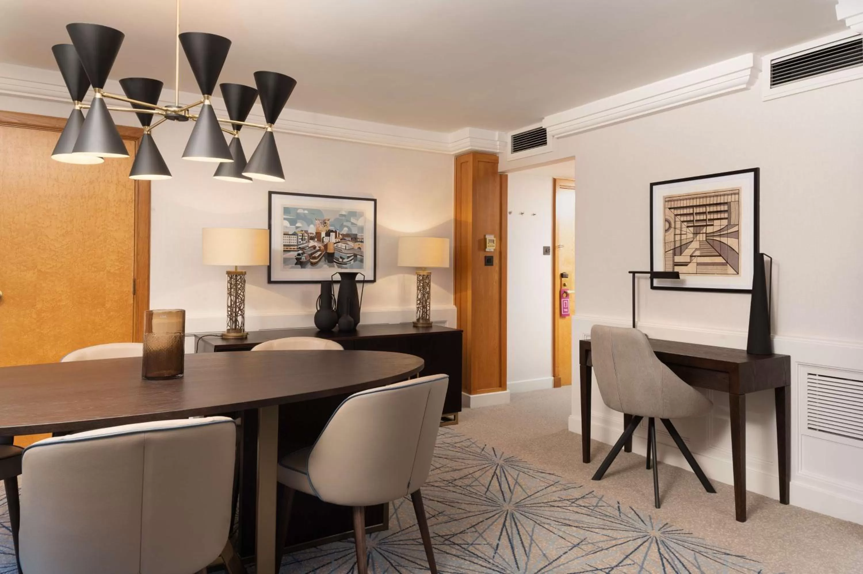 Living room in Hilton Birmingham Metropole Hotel