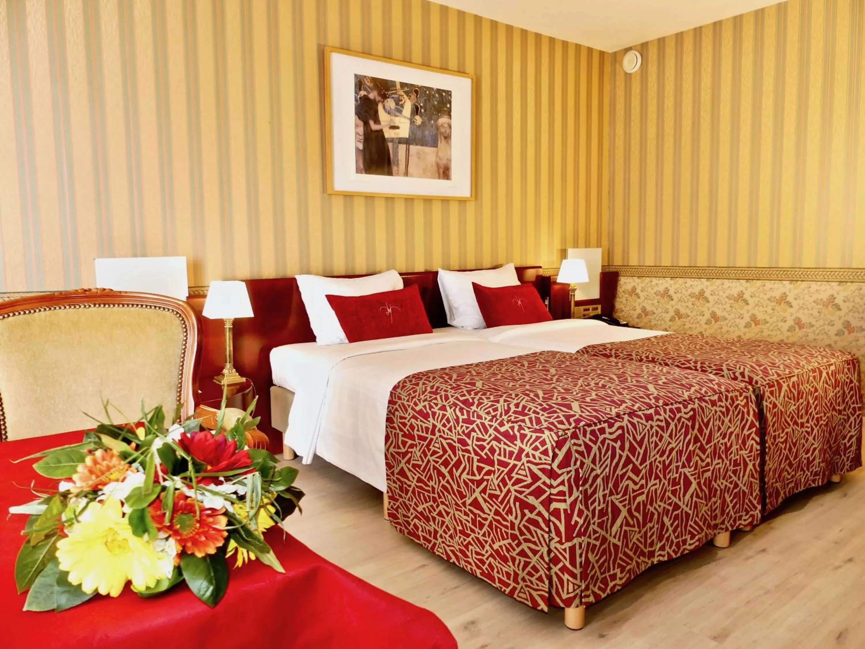 Photo of the whole room, Bed in Golden Tulip Hotel de’ Medici