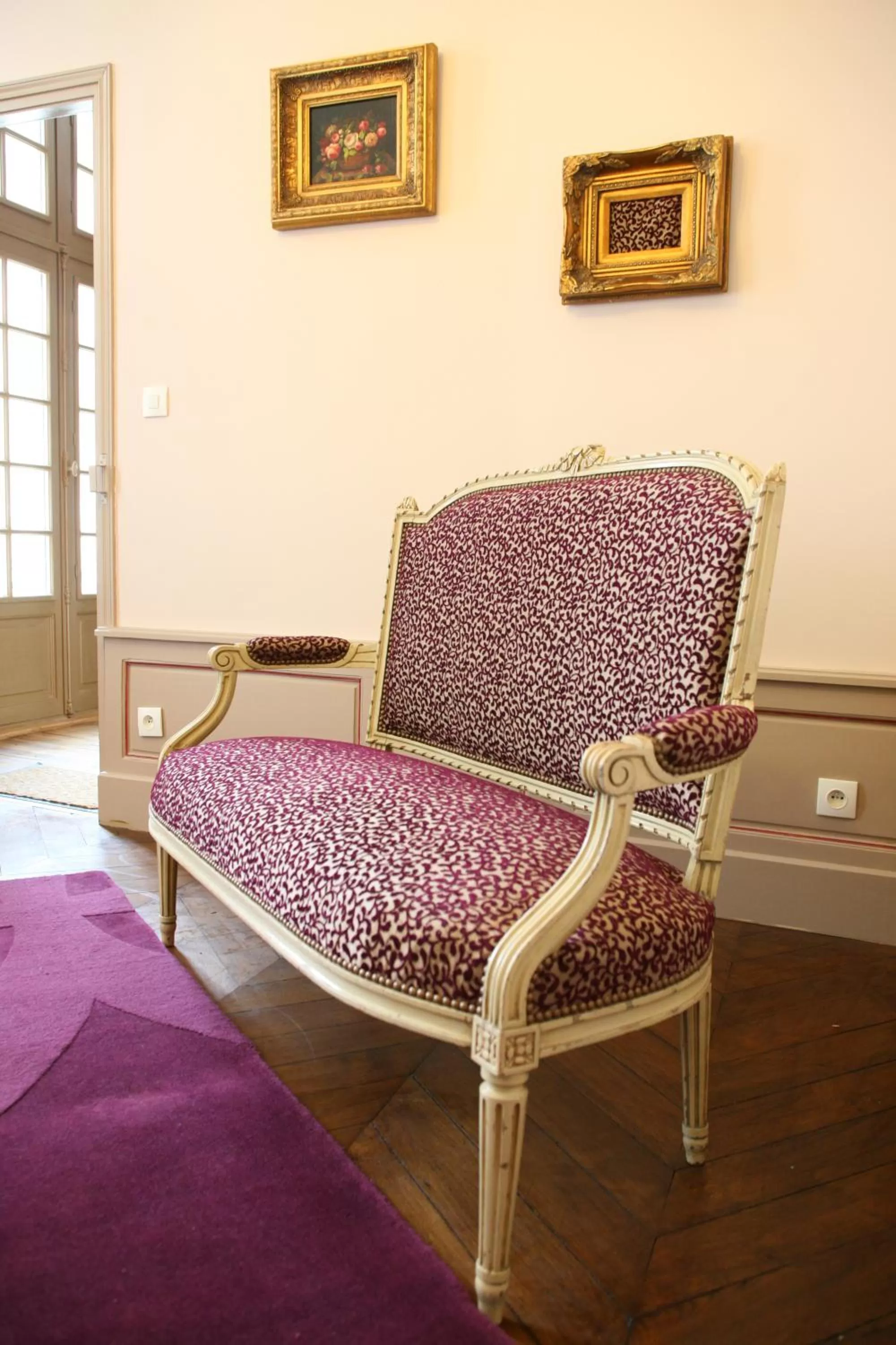 Seating area in Le Parvis