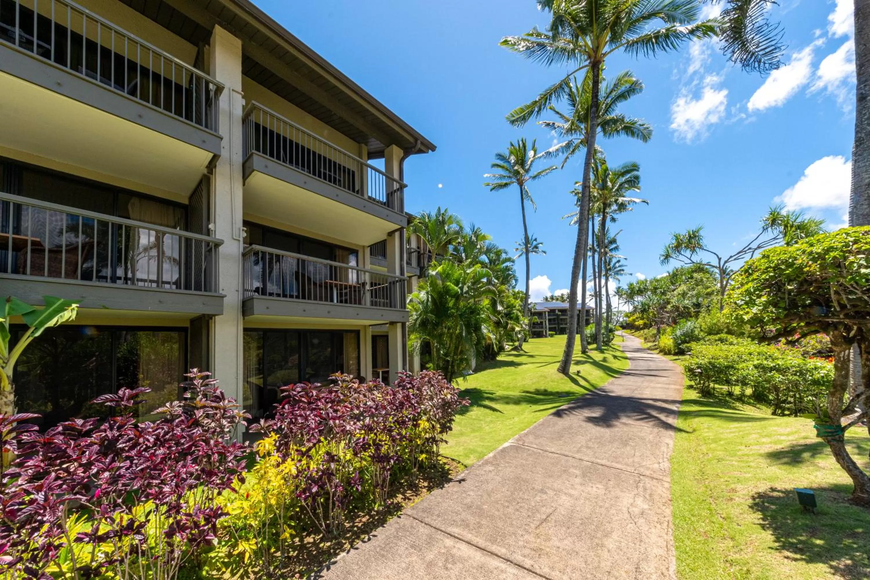Property building in Hanalei Bay Resort