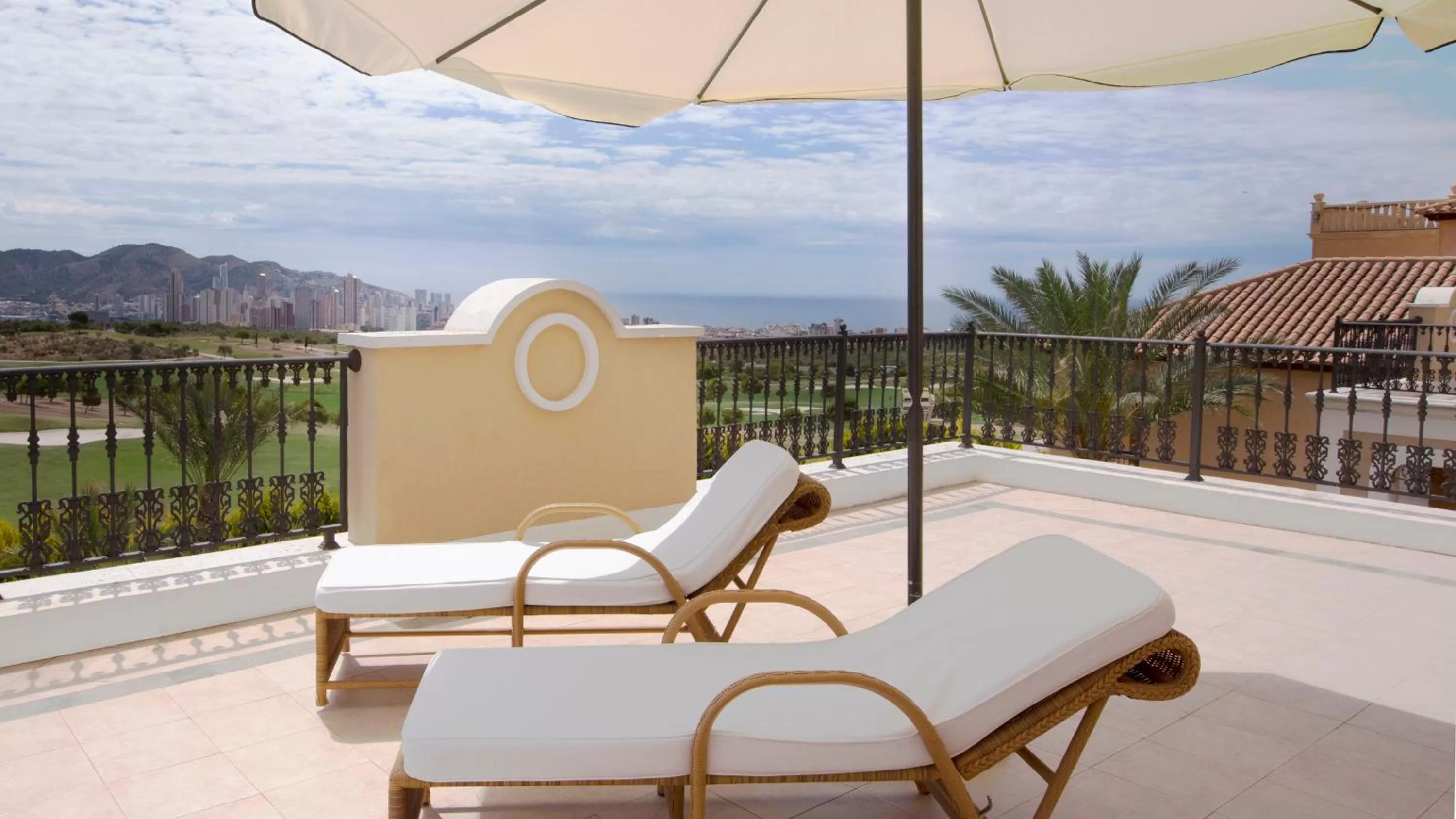 Coffee/tea facilities in Melia Villaitana