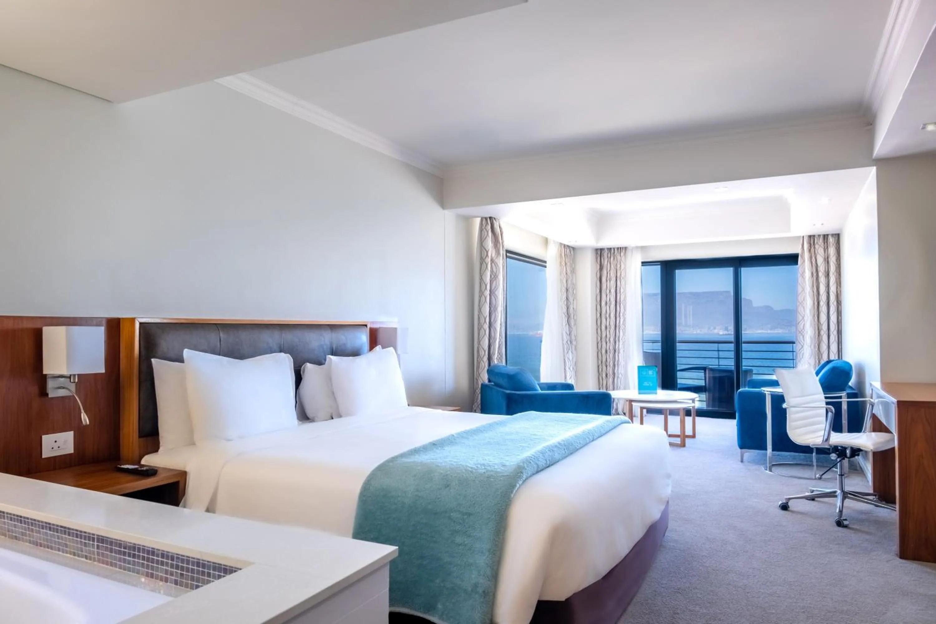 Balcony/Terrace, Bed in Blaauwberg Beach Hotel