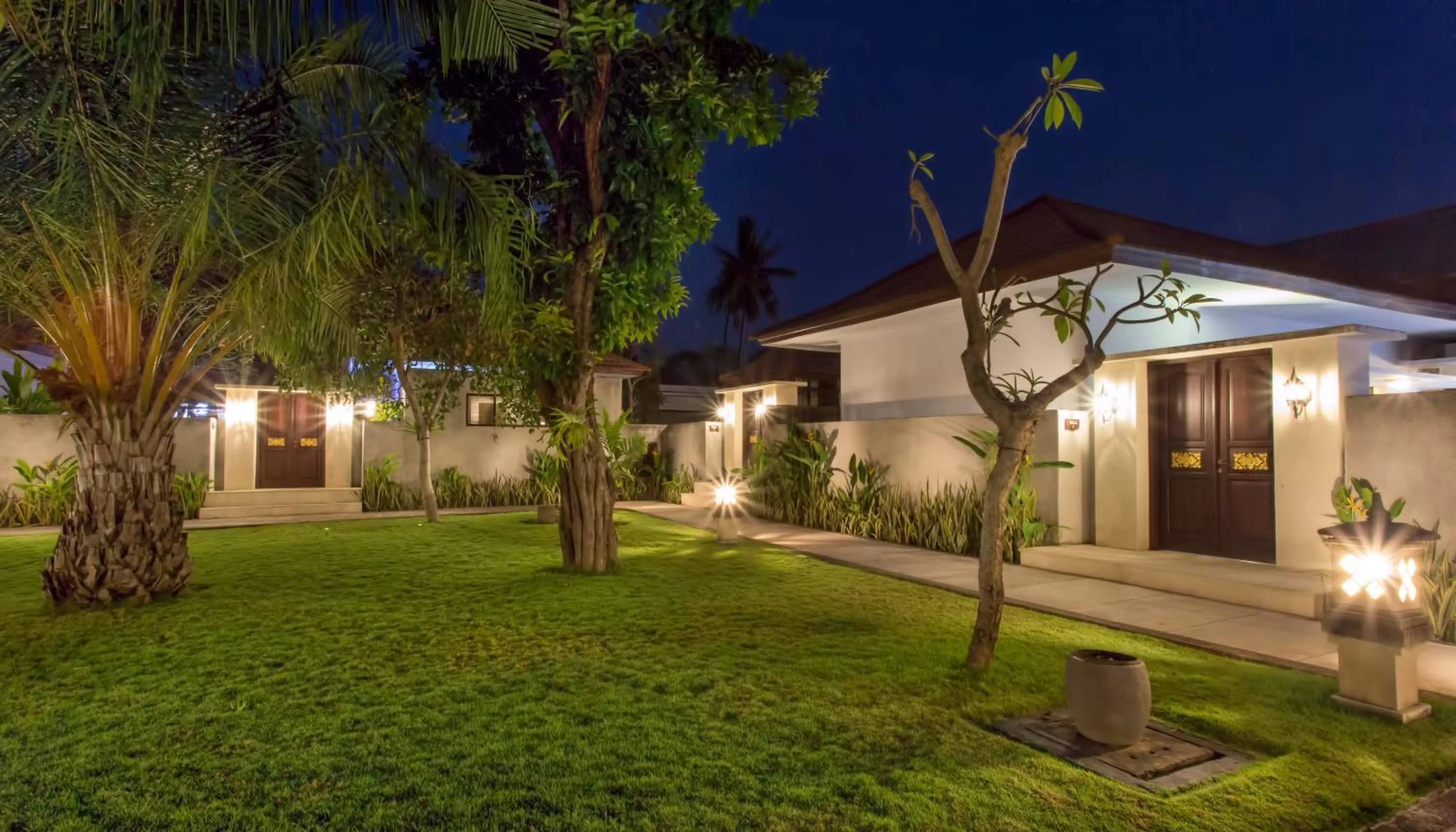 Night in Puri Saron Hotel Baruna Beach Lovina