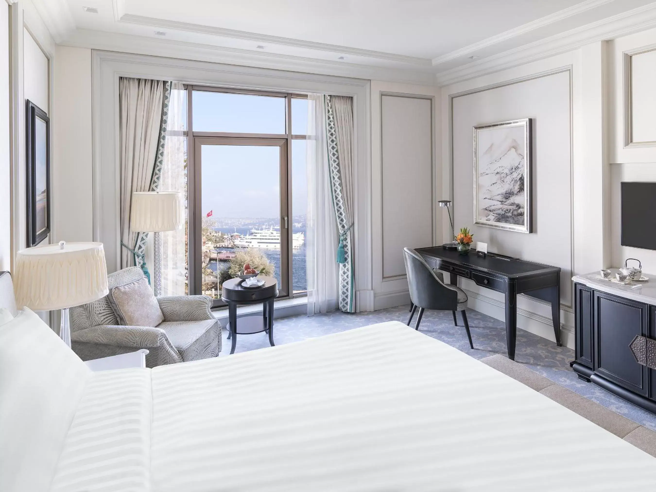 Deluxe Room with Partial Bosphorus View in Shangri-La Bosphorus, Istanbul Deluxe Room with Partial Bosphorus View in Shangri-La Bosphorus, Istanbul