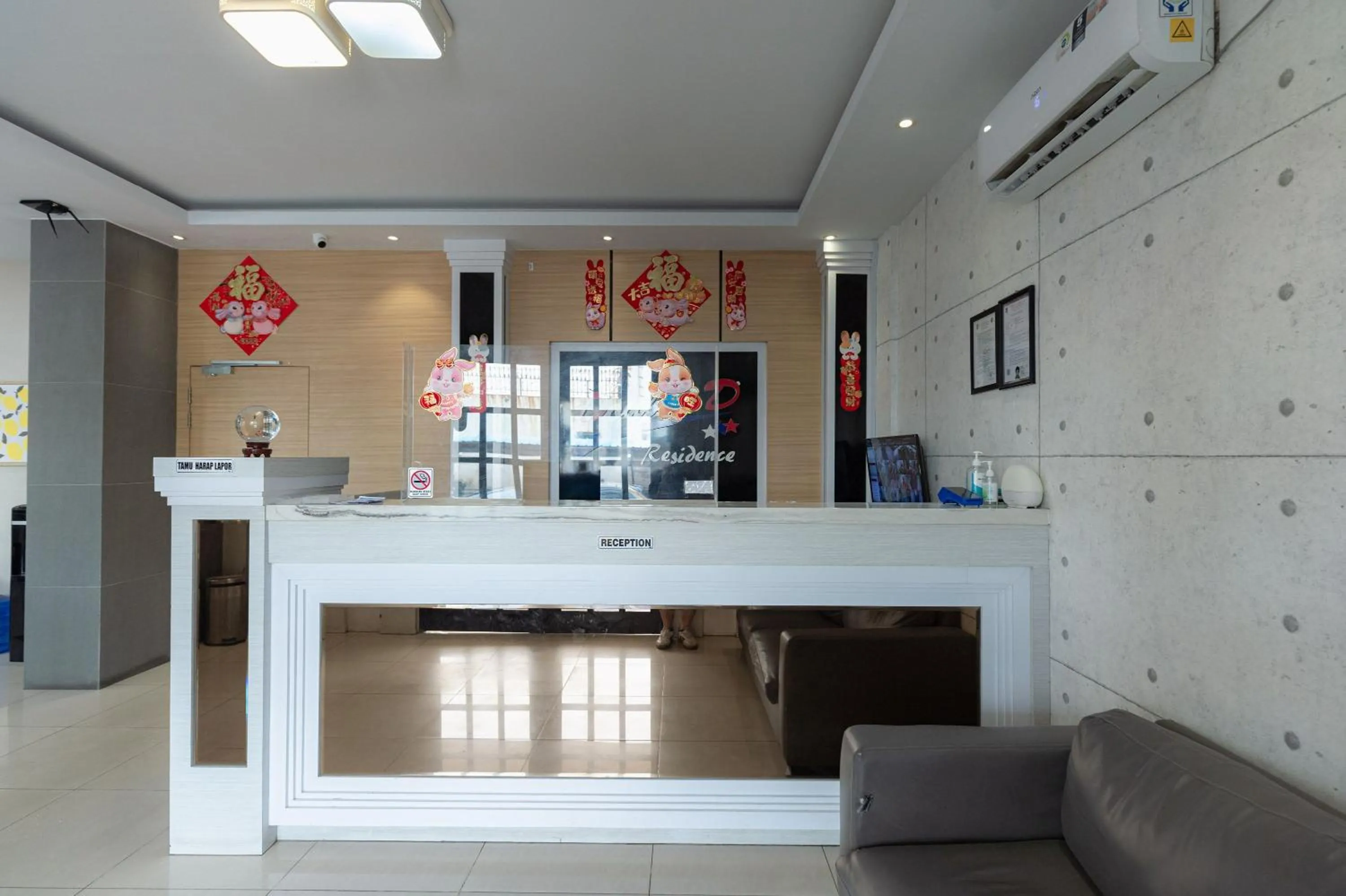 Lobby or reception in RedDoorz at Nagoya Indah Batam
