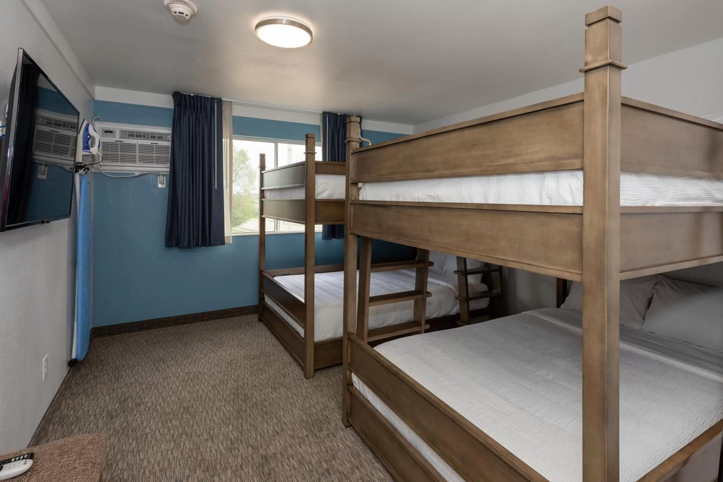 bunk bed, Bed in Hotel Pommier Indianola