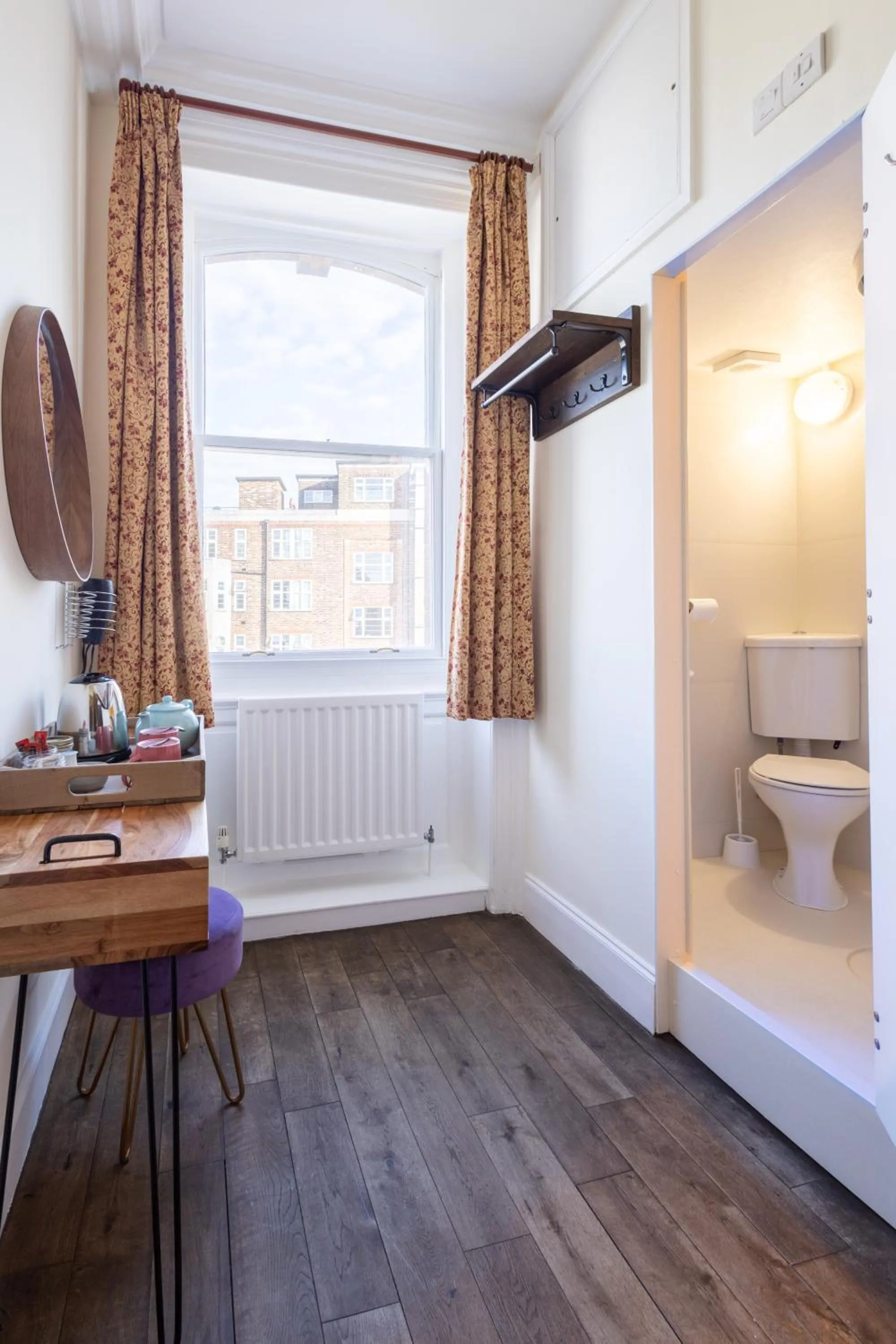 Bathroom in Palmers Lodge Swiss Cottage