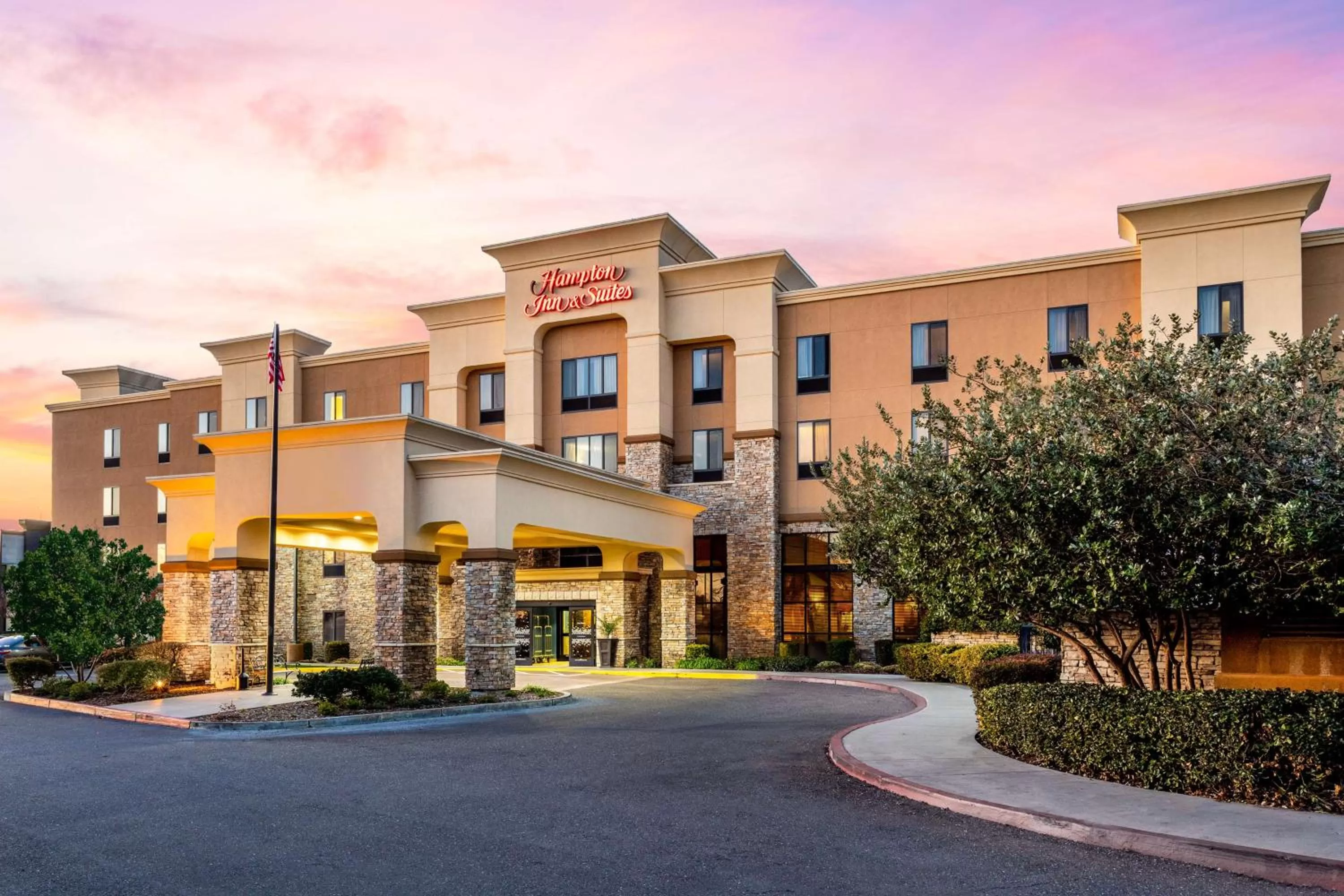 Property building in Hampton Inn & Suites Sacramento-Elk Grove Laguna I-5