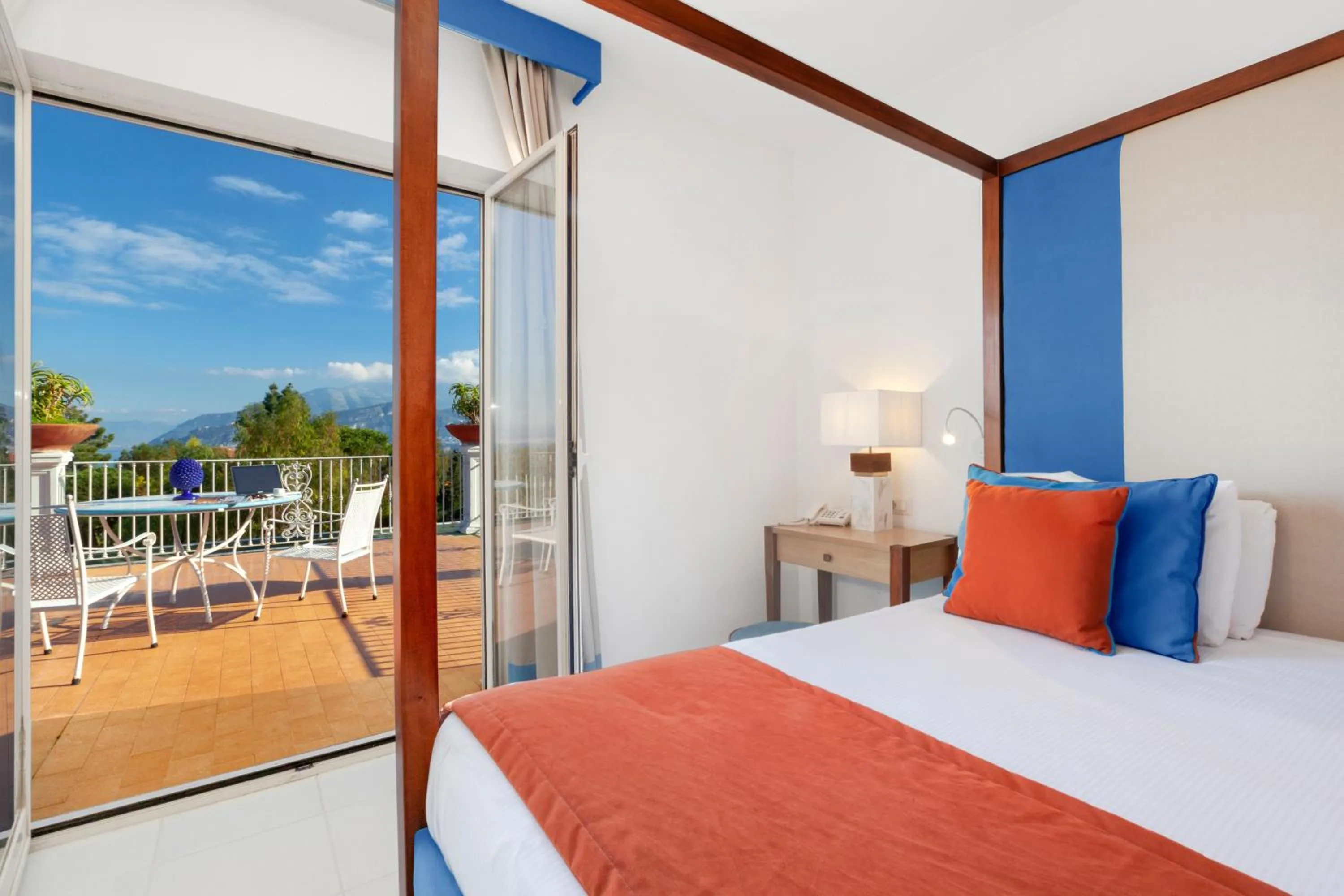 Bedroom, Bed in Atlantic Palace Hotel