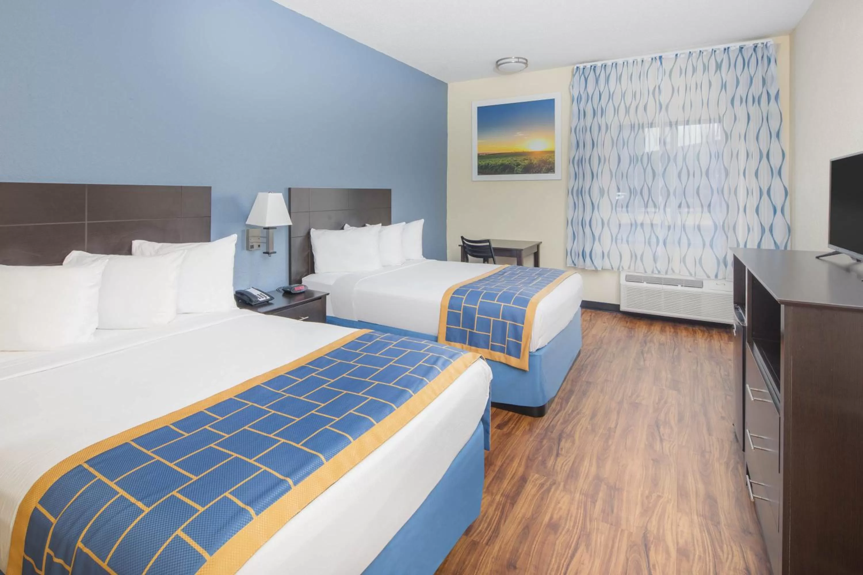 Bed in Days Inn by Wyndham Macon I-75 North