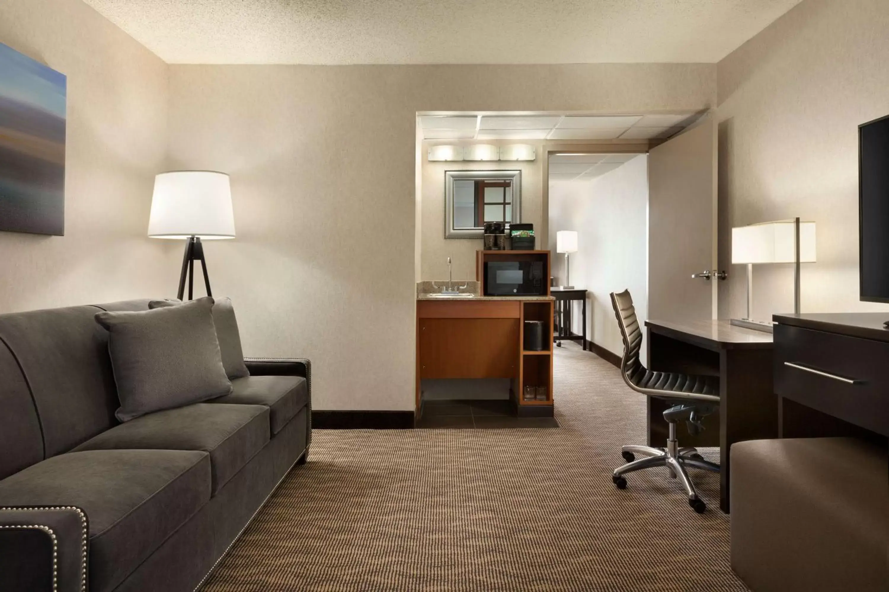 One-Bedroom King Suite - Hearing Access/Non-Smoking in Embassy Suites by Hilton Oklahoma City Will Rogers Airport One-Bedroom King Suite - Hearing Access/Non-Smoking in Embassy Suites by Hilton Oklahoma City Will Rogers Airport