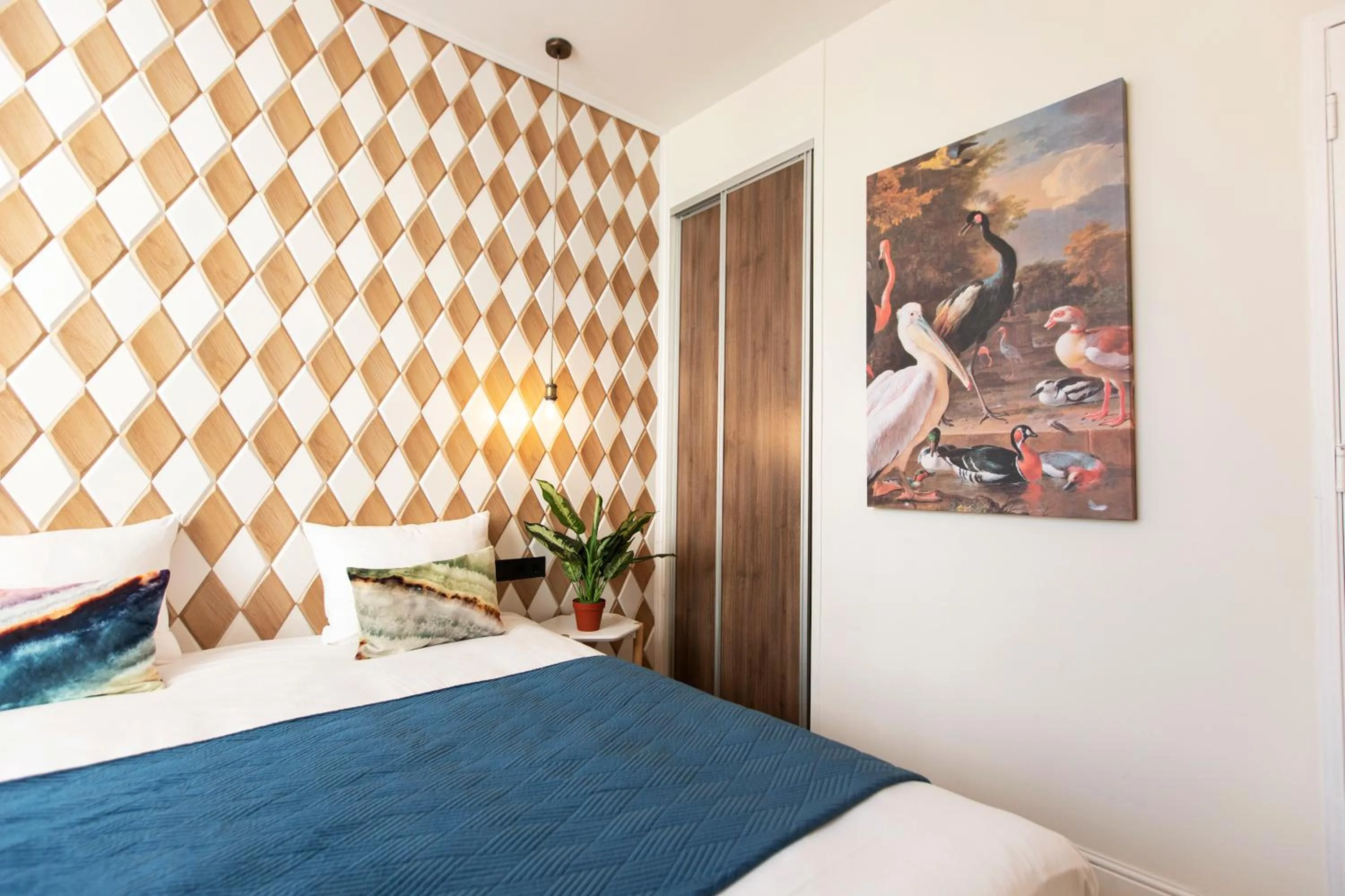 Bed in Quentin Golden Bear Hotel